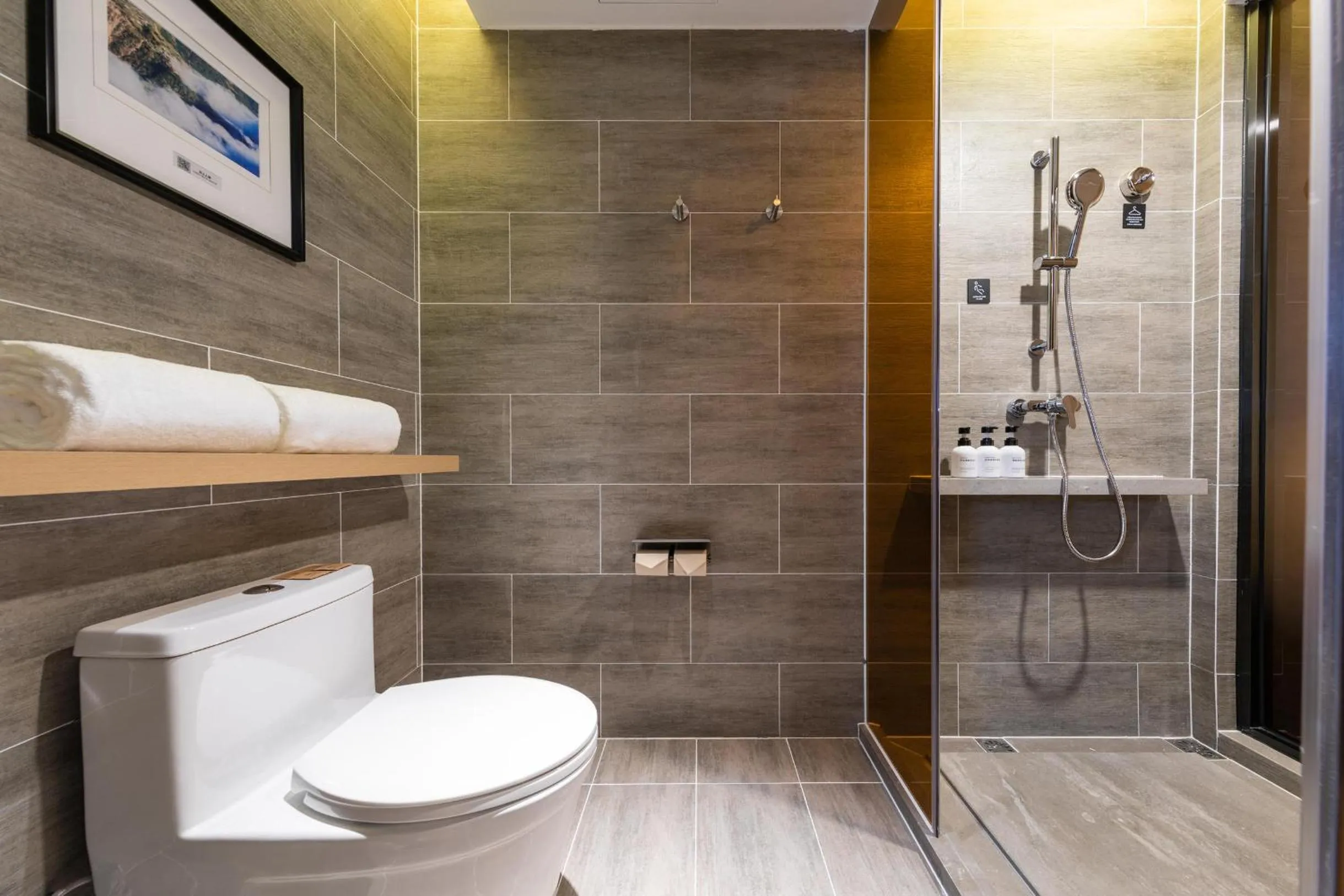 Shower in Atour Hotel Kunming Economic Development Zone