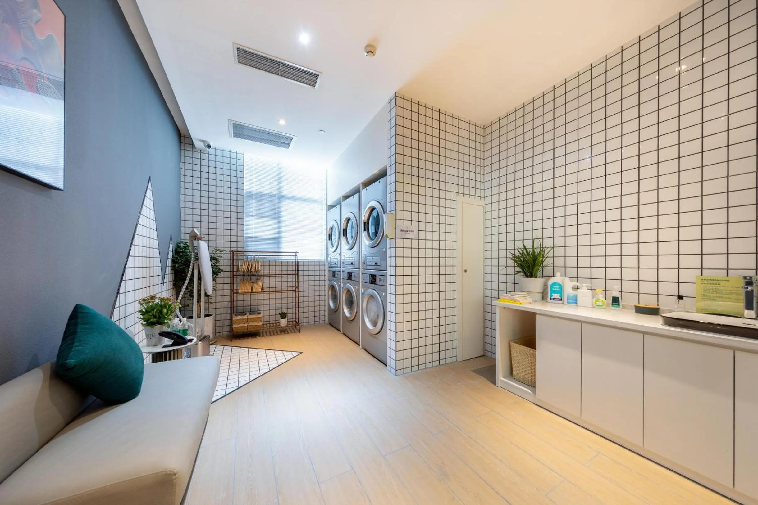 Atour Hotel Lhasa City Government