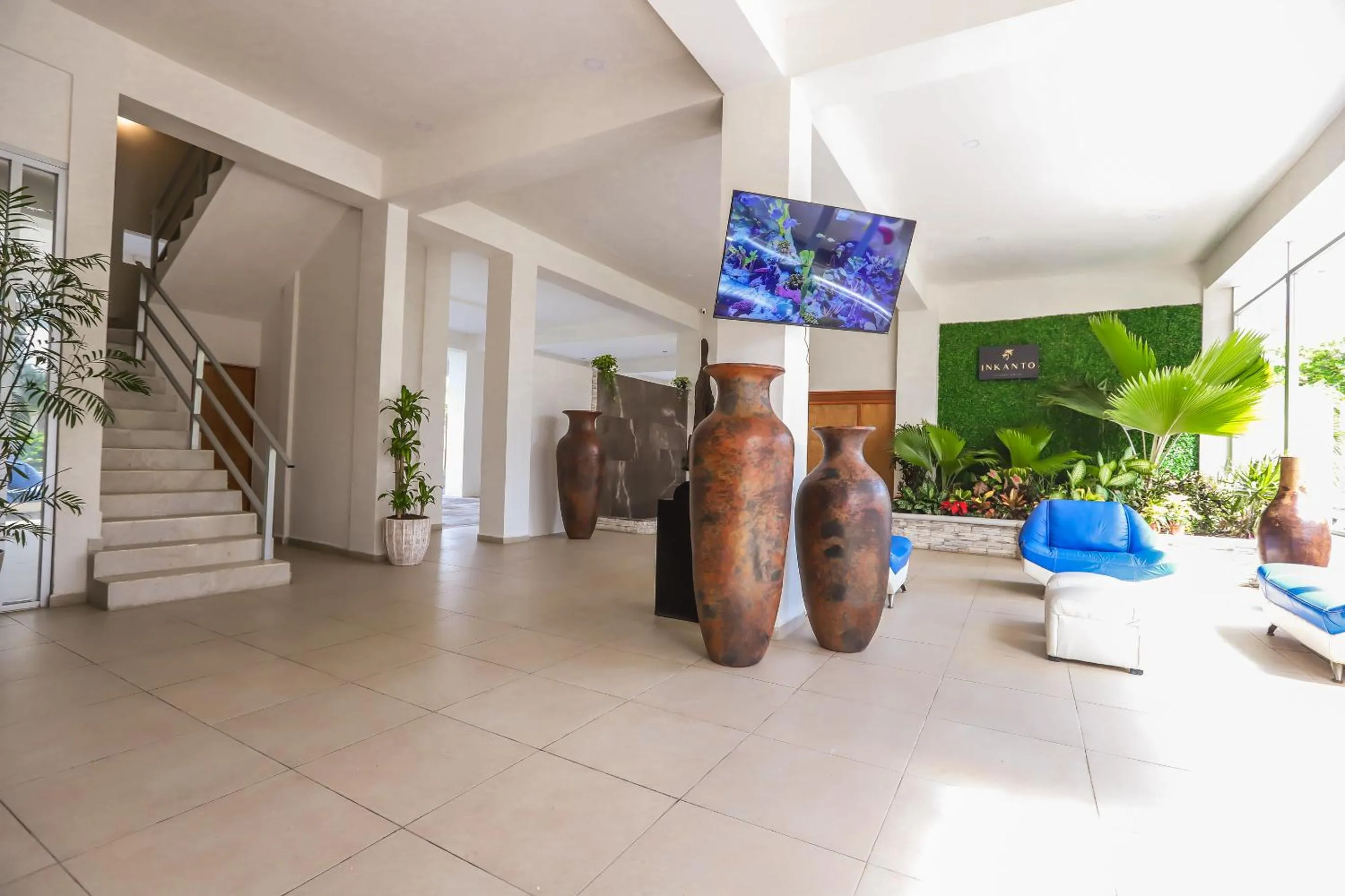 Communal lounge/ TV room in Hotel Inkanto