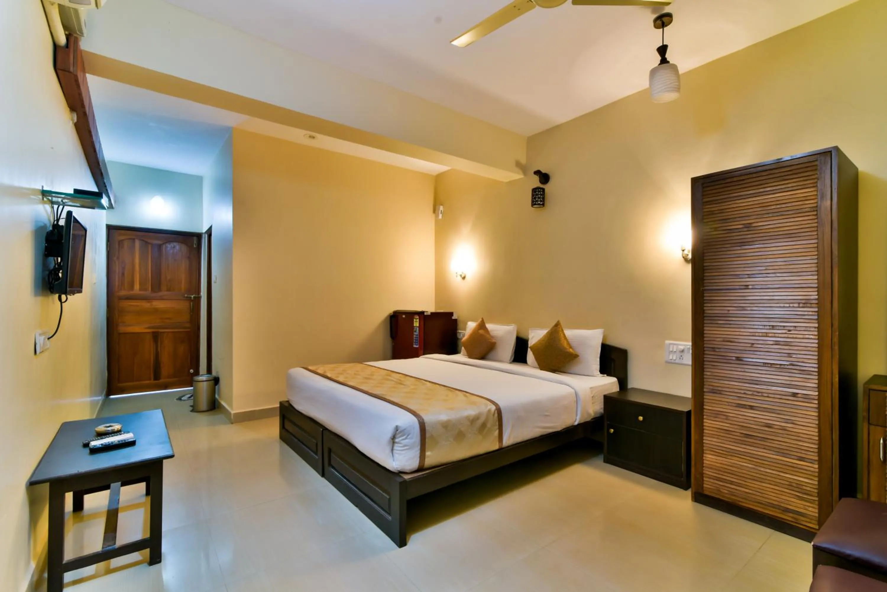 Deluxe Double Room in Baga Fantacia Beach Inn