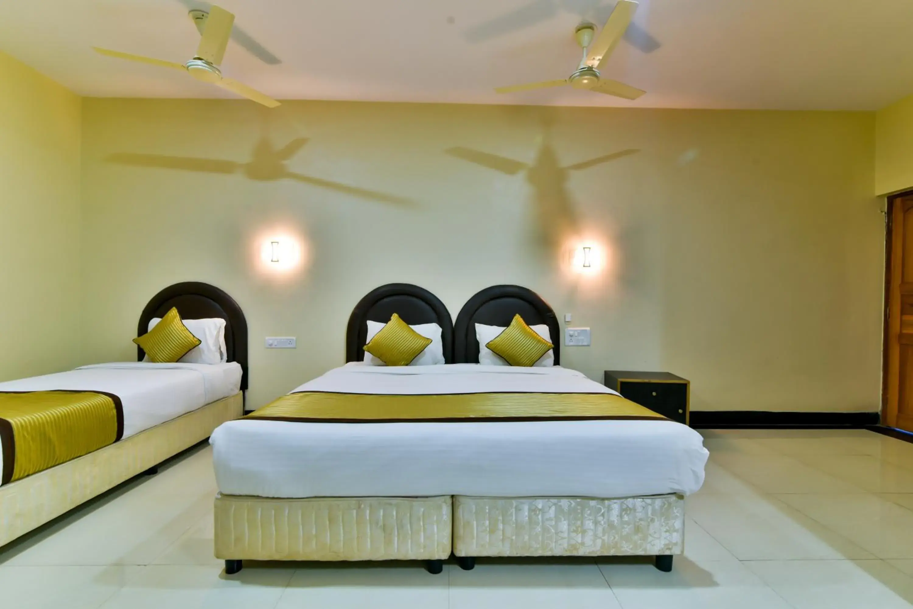 Family Room in Baga Fantacia Beach Inn Family Room in Baga Fantacia Beach Inn