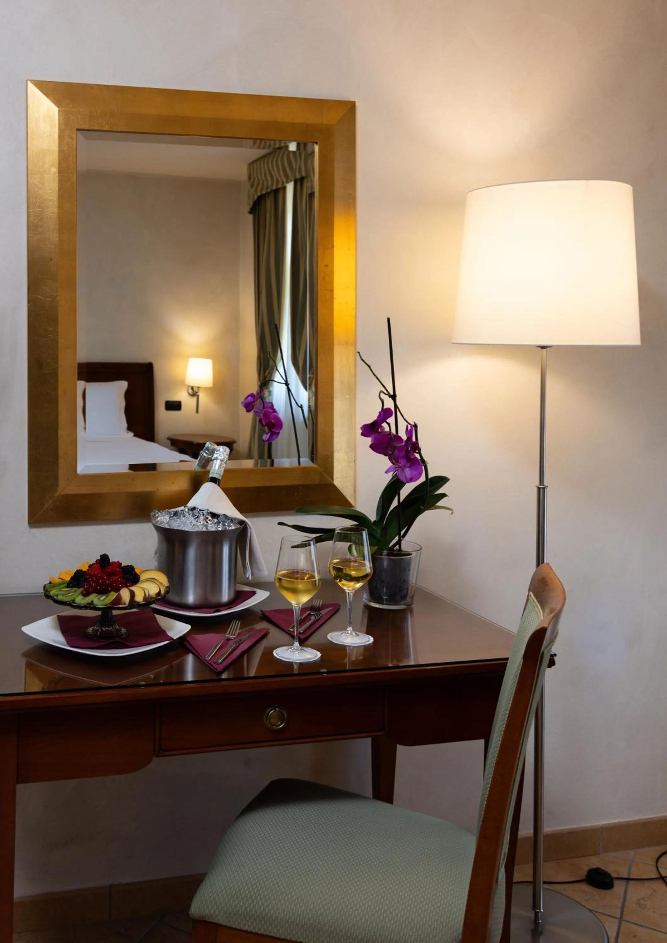 room service in Best Western Plus Hotel Le Rondini