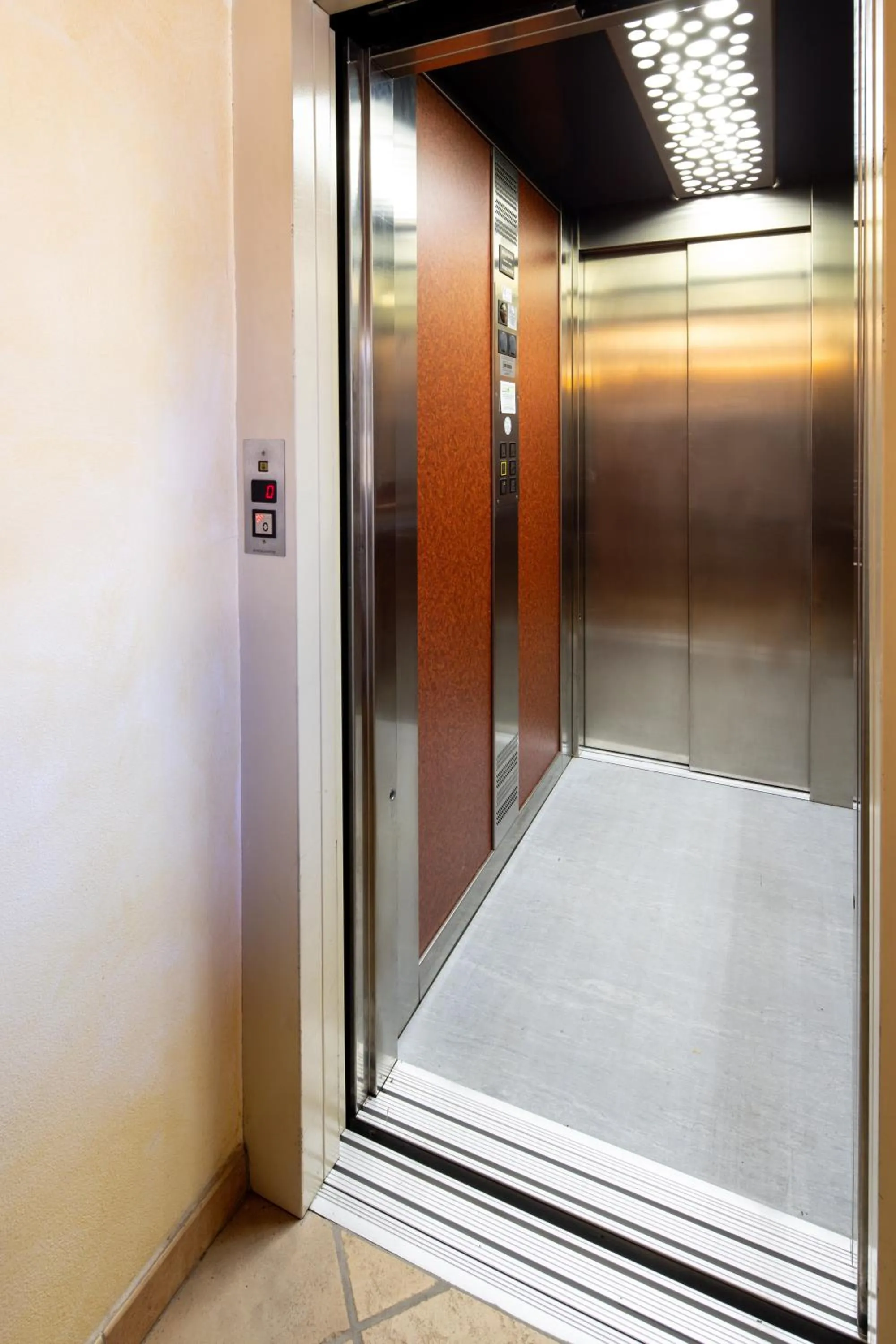 elevator in Best Western Plus Hotel Le Rondini
