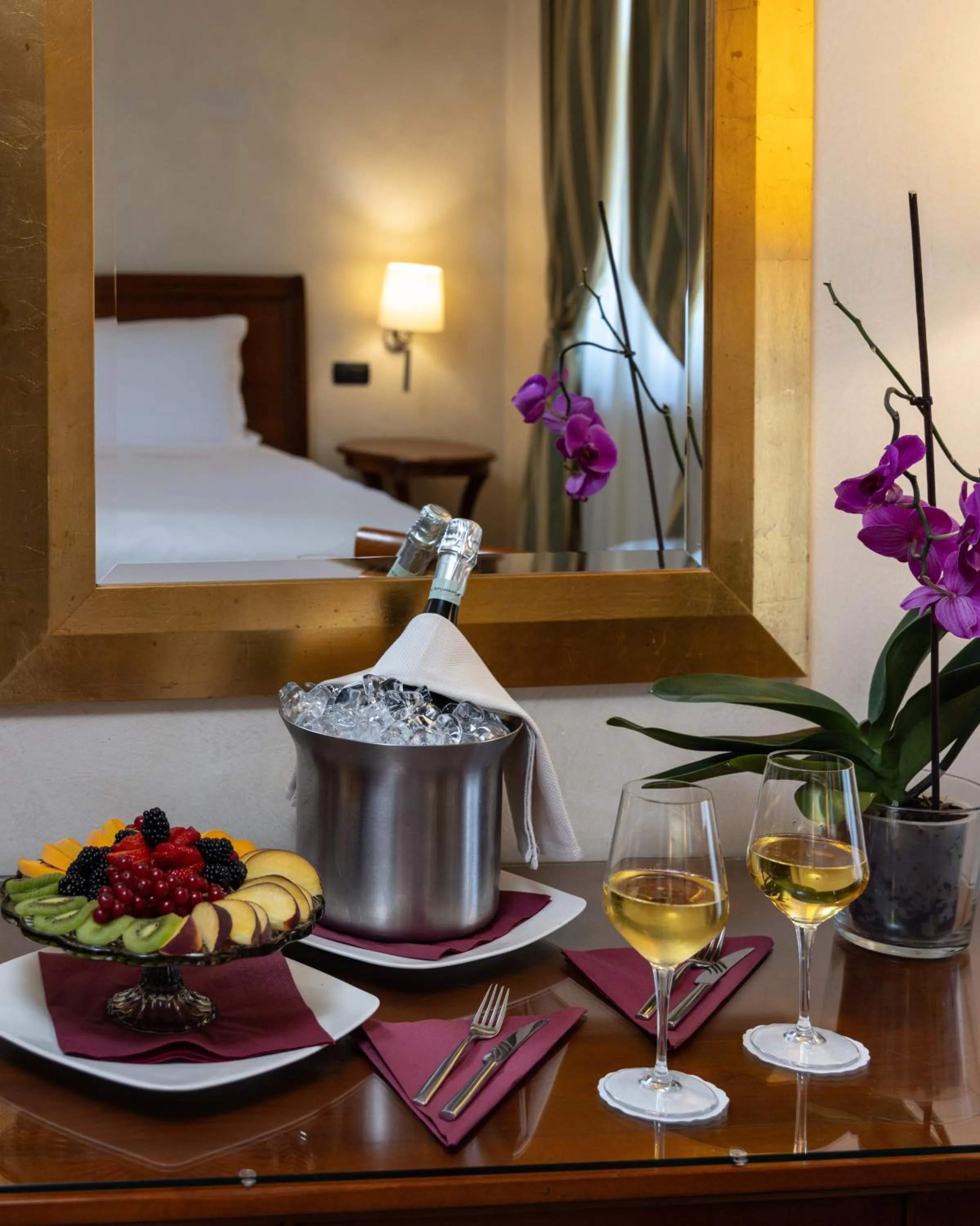 room service in Best Western Plus Hotel Le Rondini