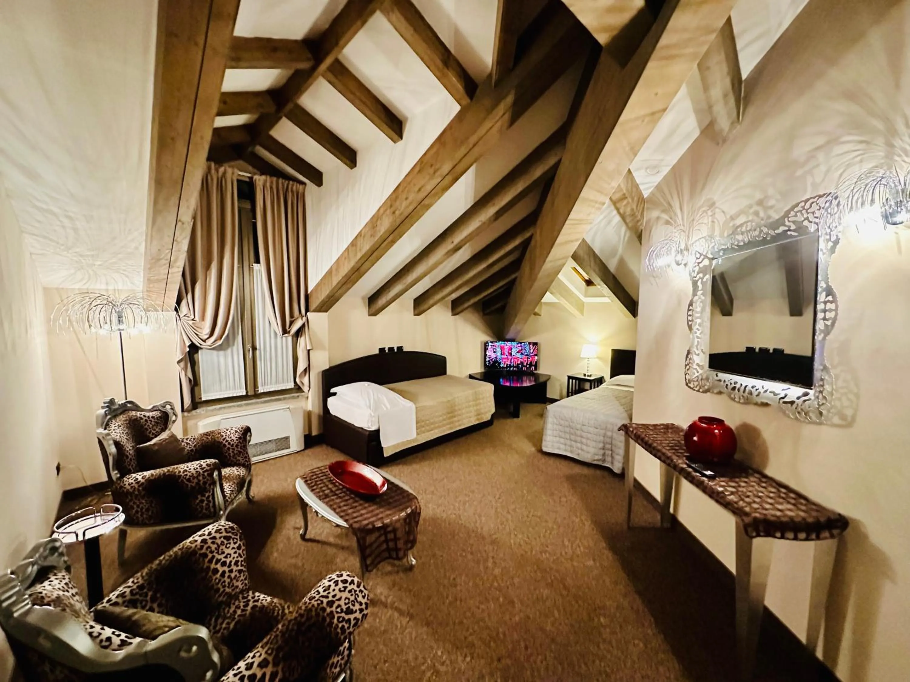 Communal lounge/ TV room, Bed in Hotel Malpensa INN Aereoporto