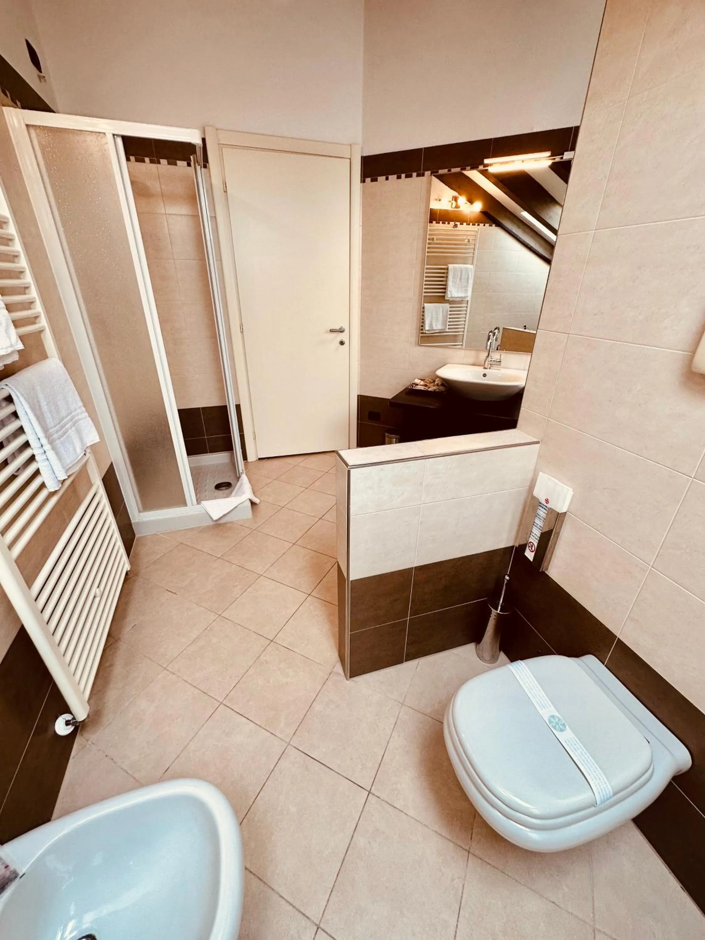 Shower in Hotel Malpensa INN Aereoporto