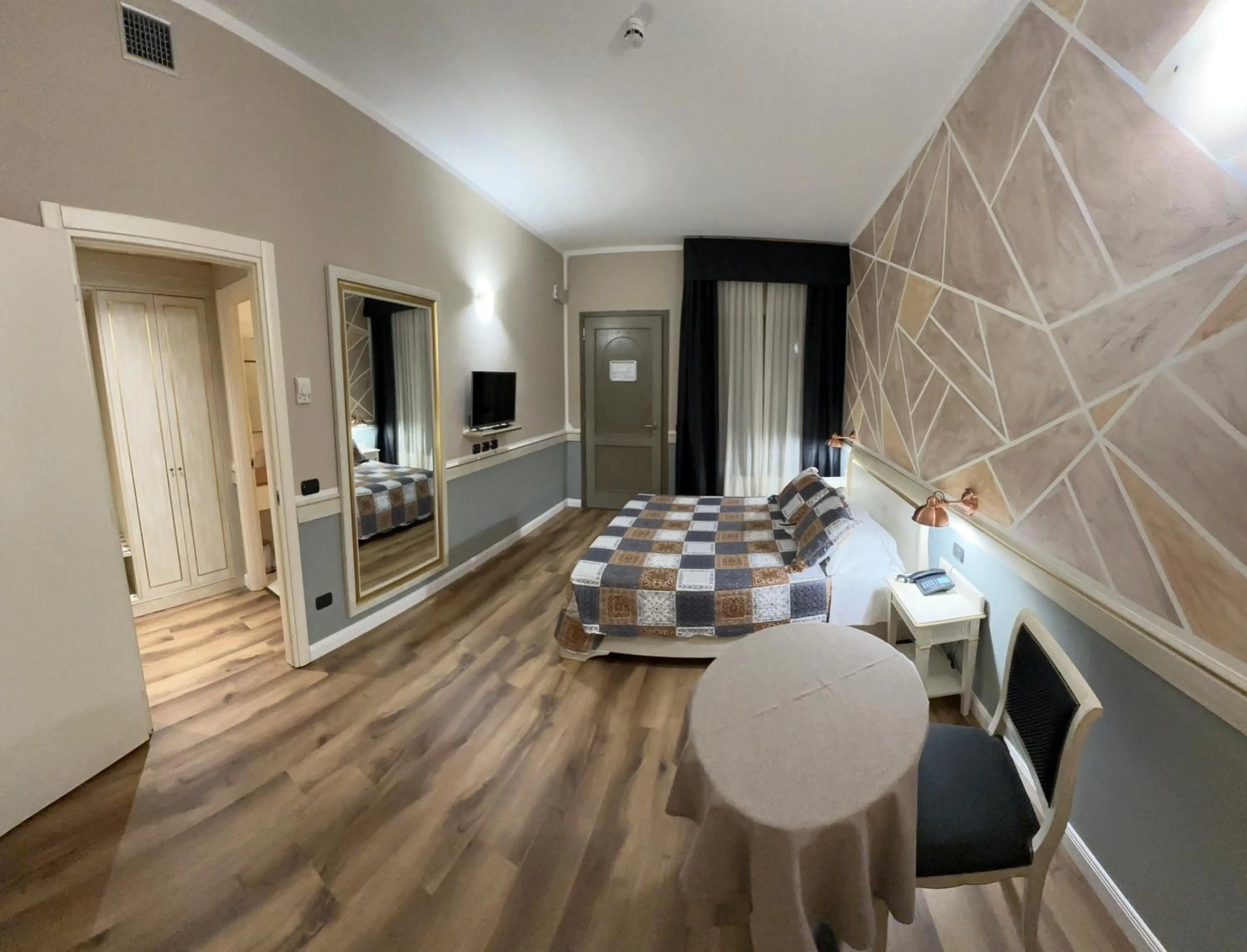 TV and multimedia in Hotel Malpensa INN Aereoporto