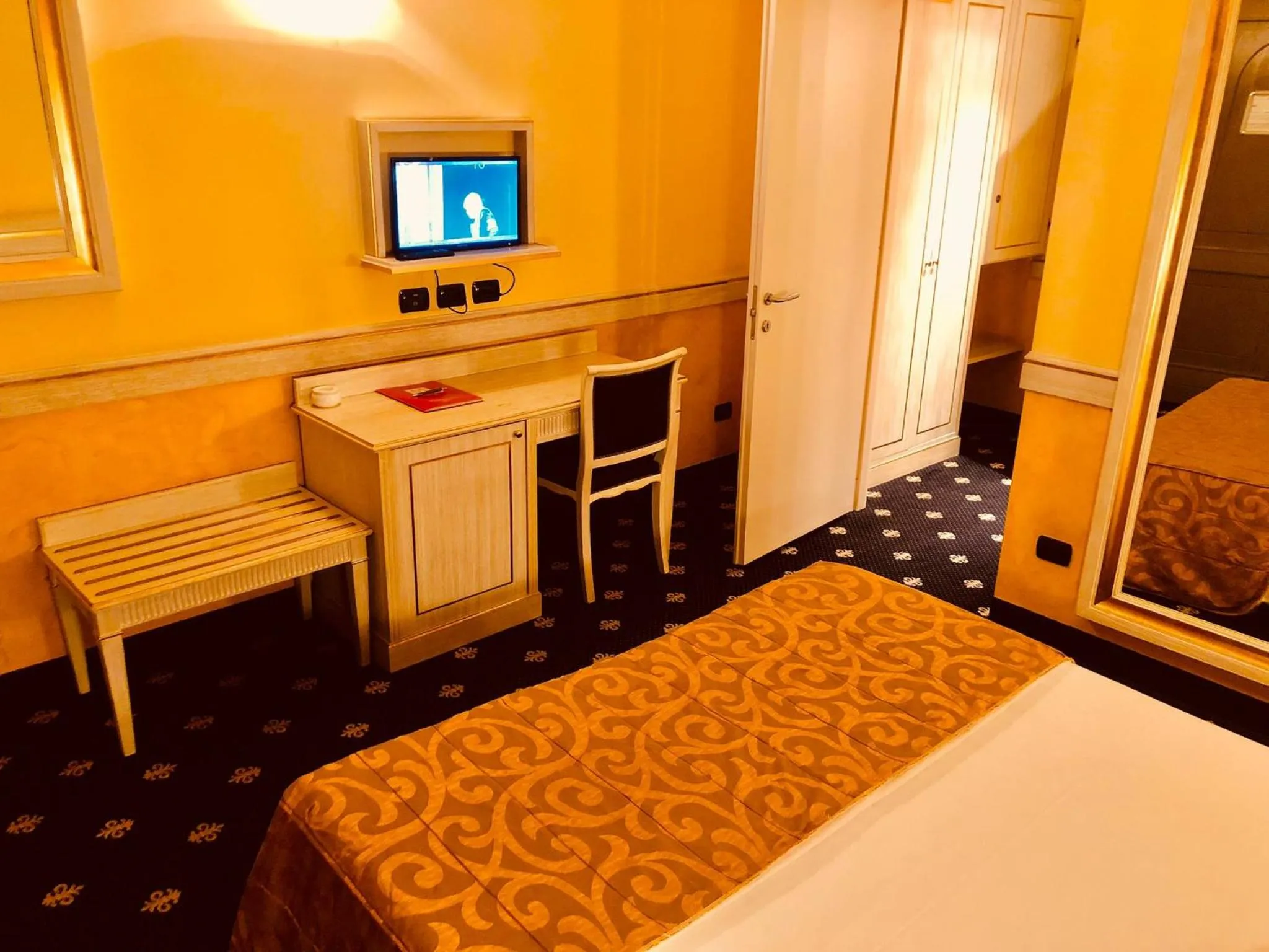 Photo of the whole room, Bed in Hotel Malpensa INN Aereoporto