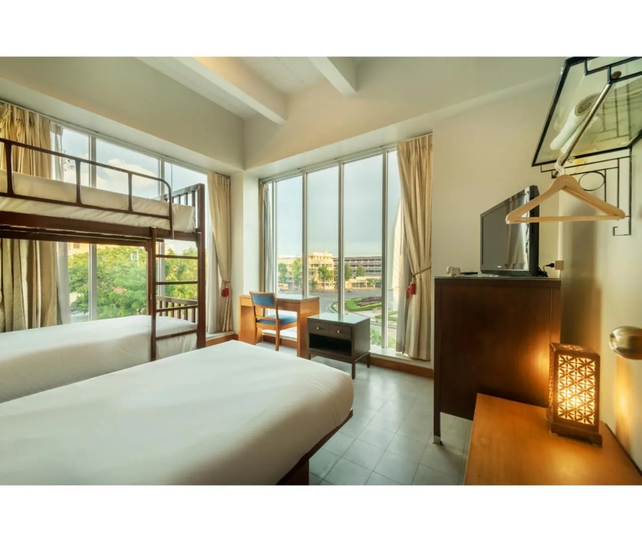 TV and multimedia, Bed in Dinso Home Boutique