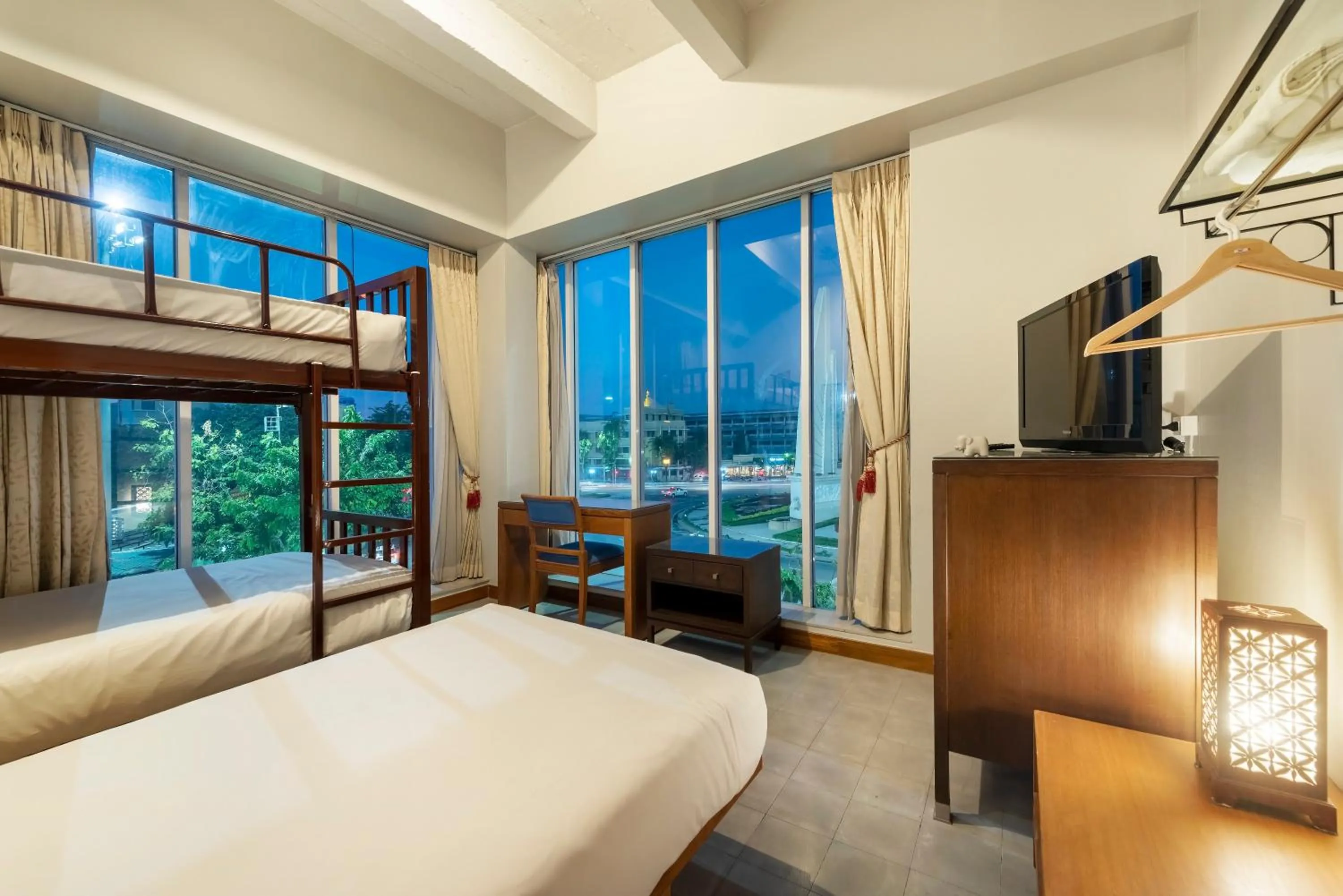 TV and multimedia, Bed in Dinso Home Boutique