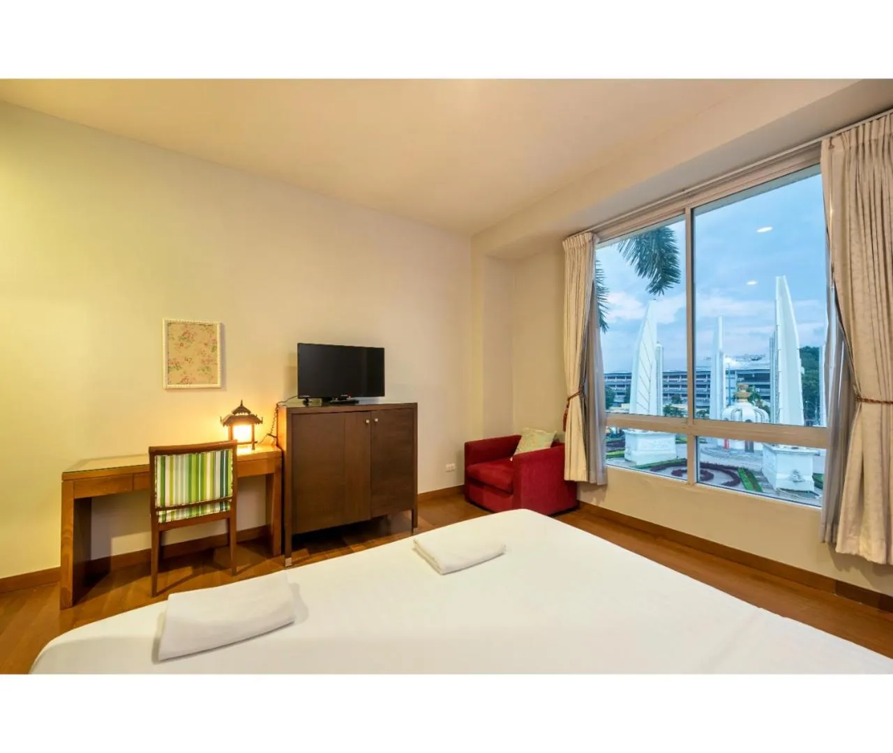 TV and multimedia, Bed in Dinso Home Boutique