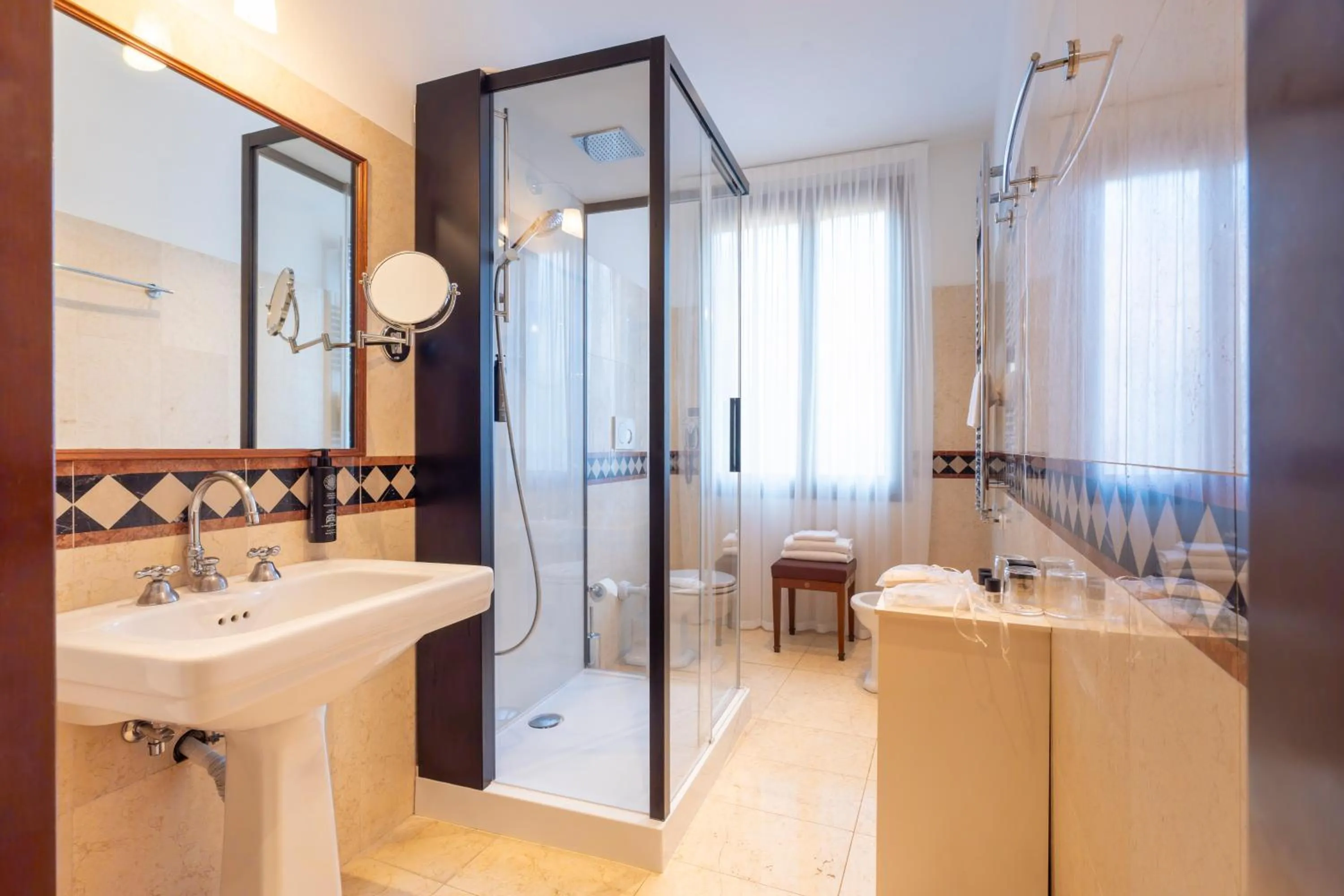 Bathroom in Hotel Al Ponte Dei Sospiri