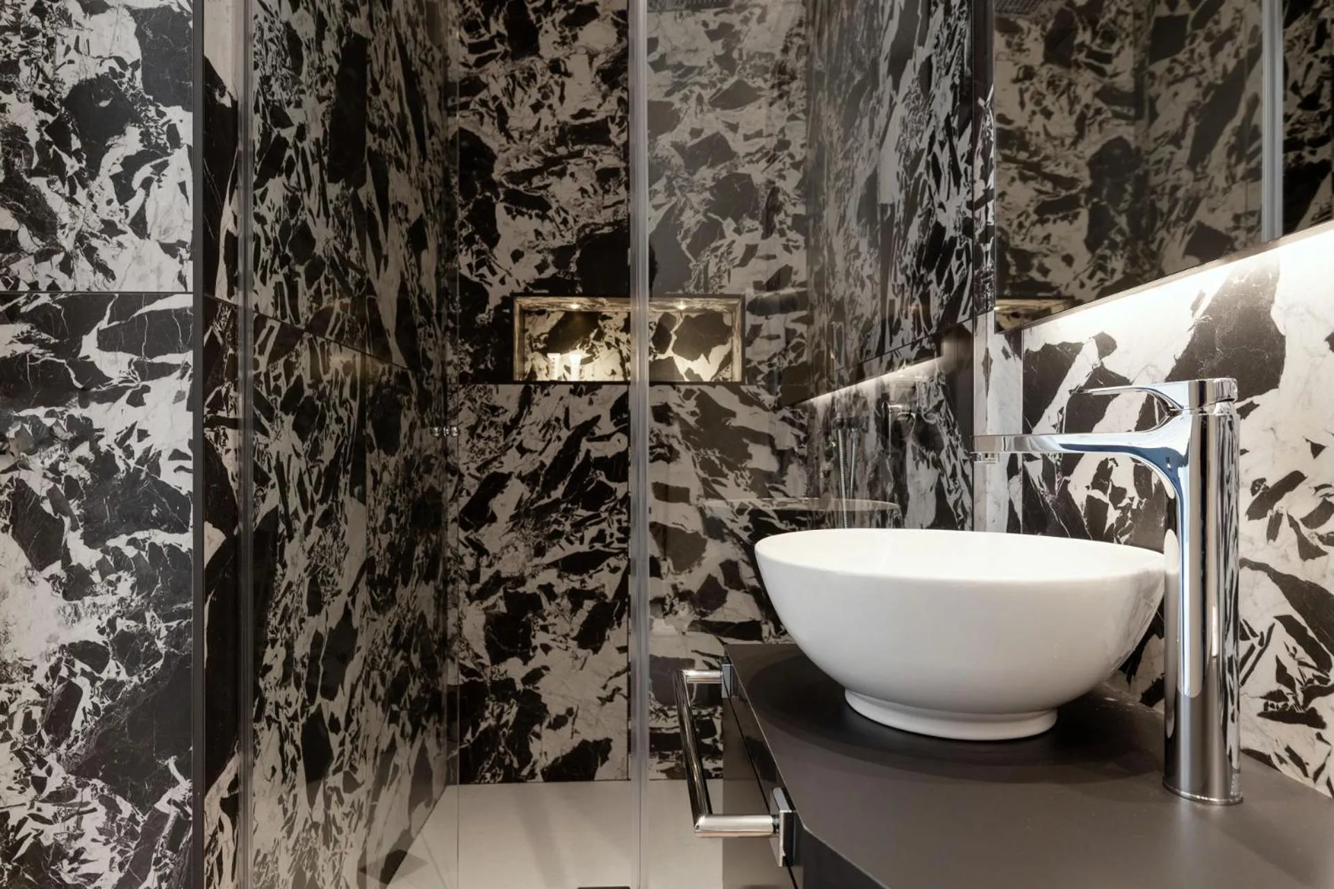 Bathroom in Litoraneo Suite Hotel