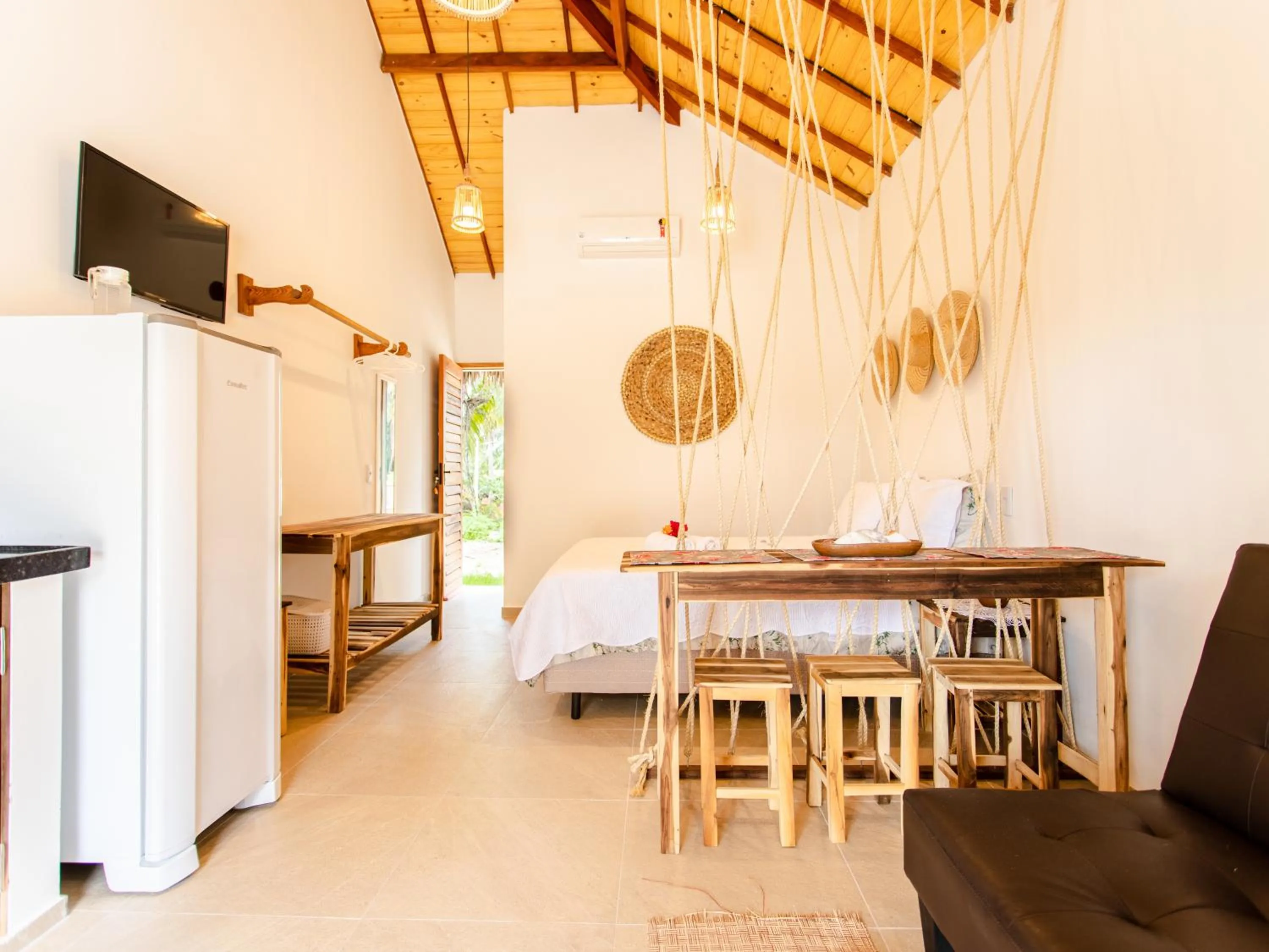 Kitchen or kitchenette in Chalés Caminho dos Ventos em Barrinha de Baixo, CE, 9km do Preá