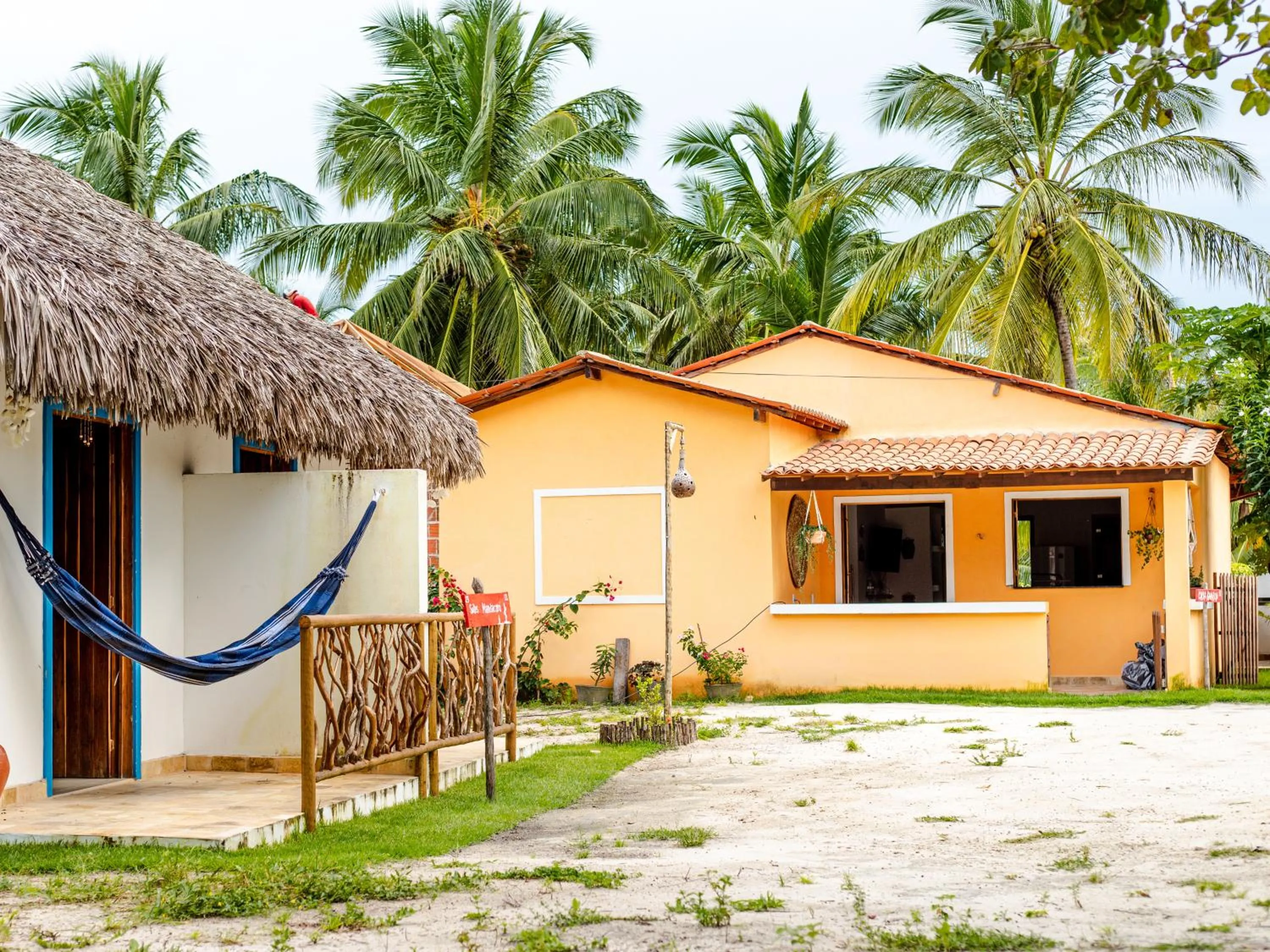 Facade/entrance in Chalés Caminho dos Ventos em Barrinha de Baixo, CE, 9km do Preá