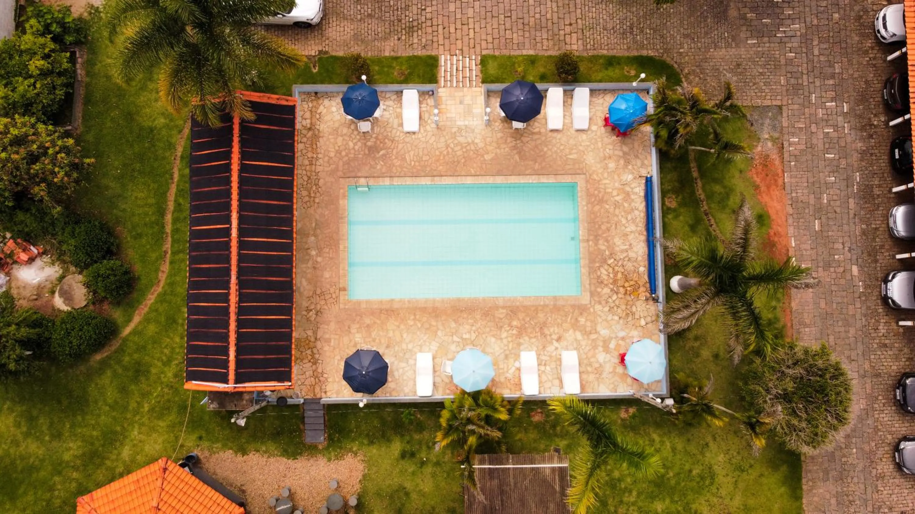 Swimming pool in Pousada Vale da Montanha