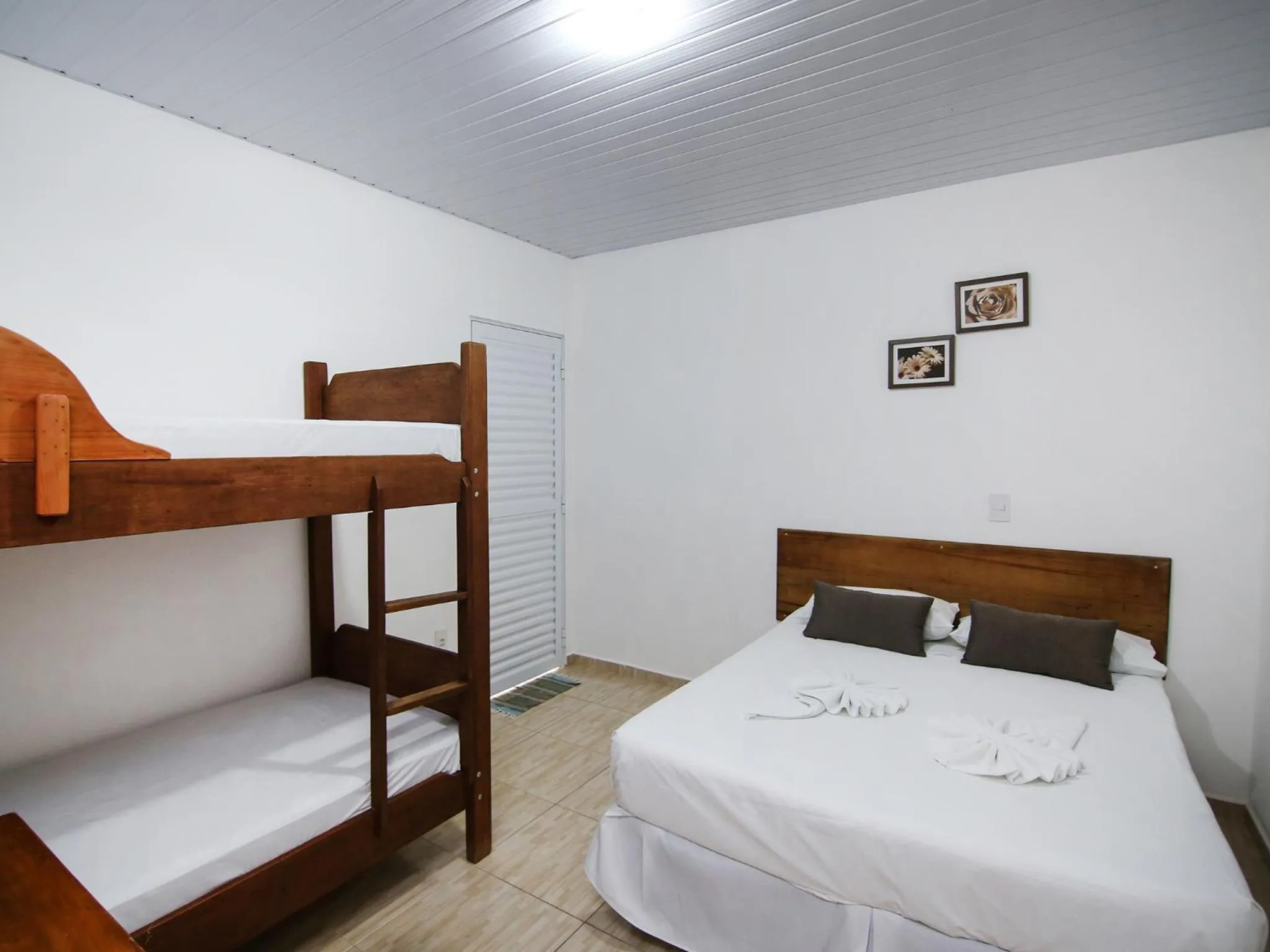 Photo of the whole room, Bed in Pousada Vale da Montanha