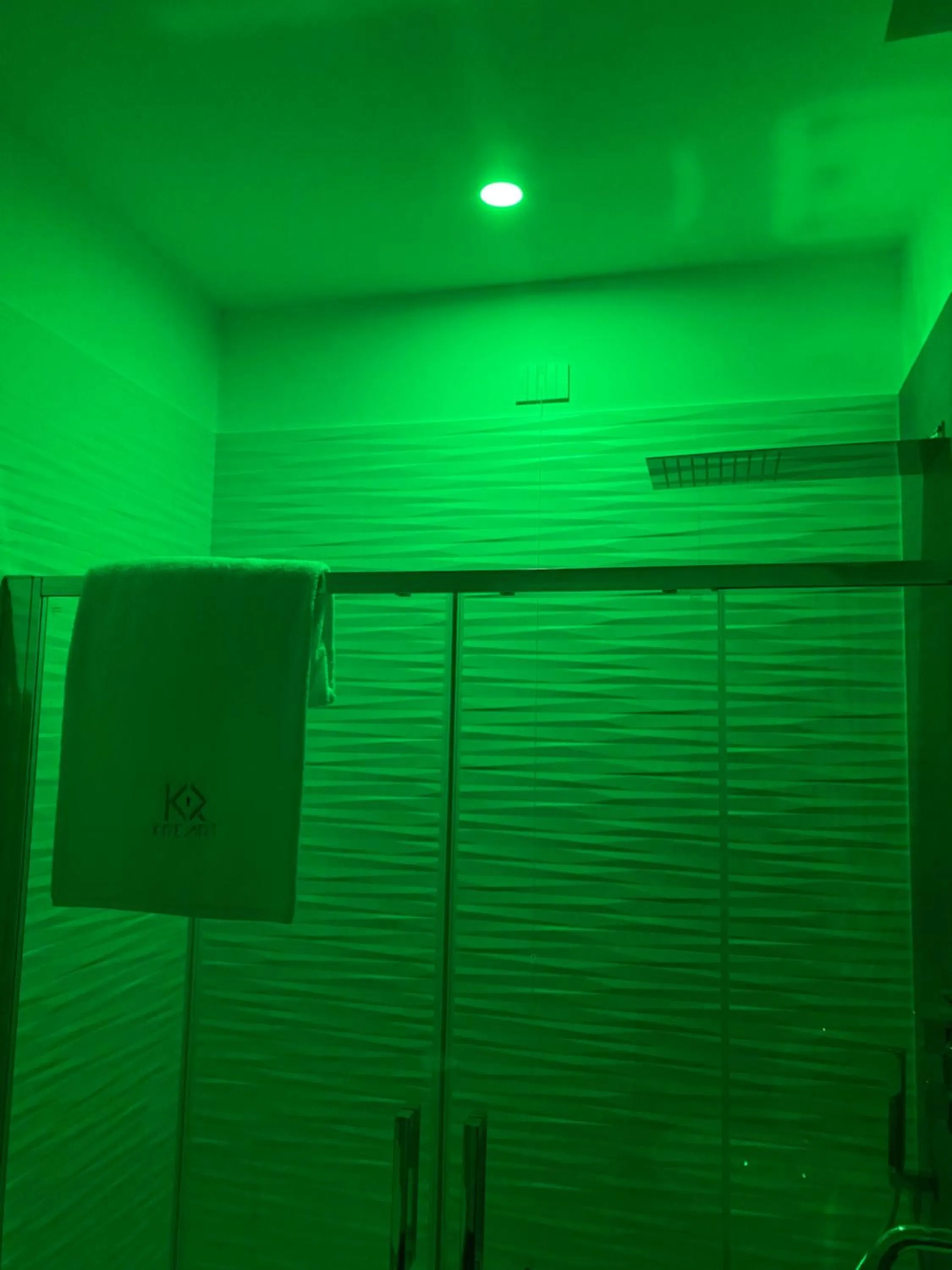 Shower in Kreart Suite & Rooms B&B