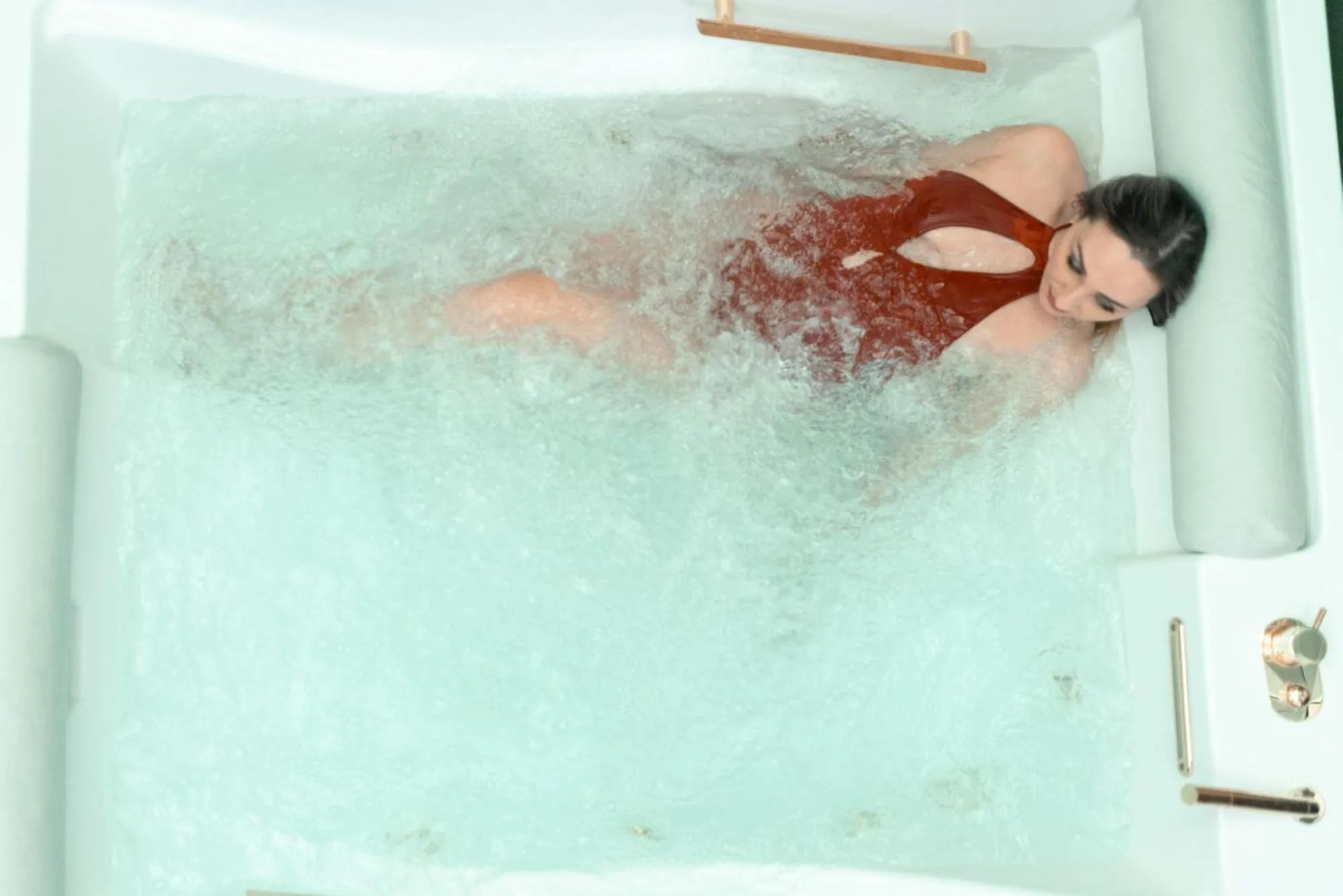 Hot Tub in Kreart Suite & Rooms B&B