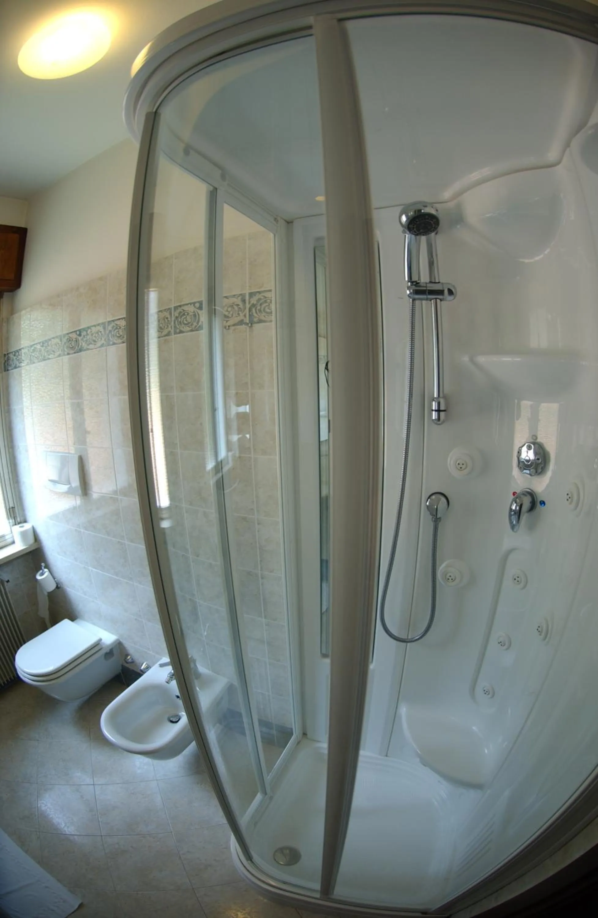 Shower in Hotel Tegorzo