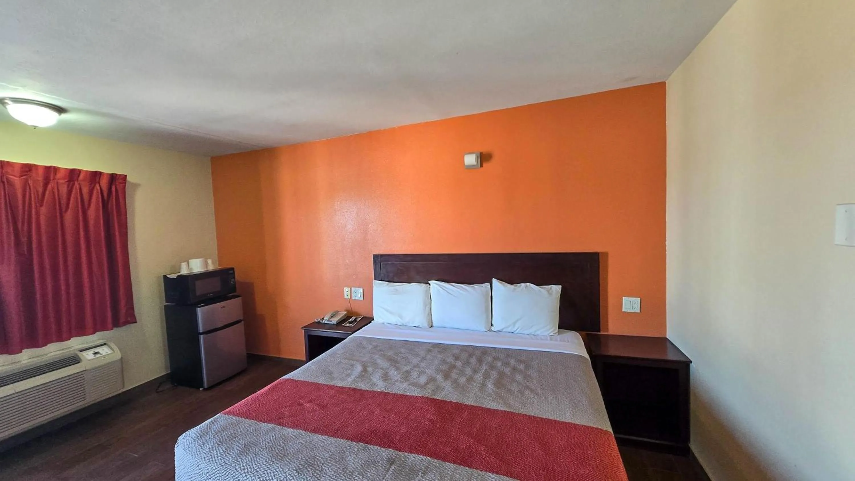 Bedroom, Bed in Motel 6-Blythe, CA - South