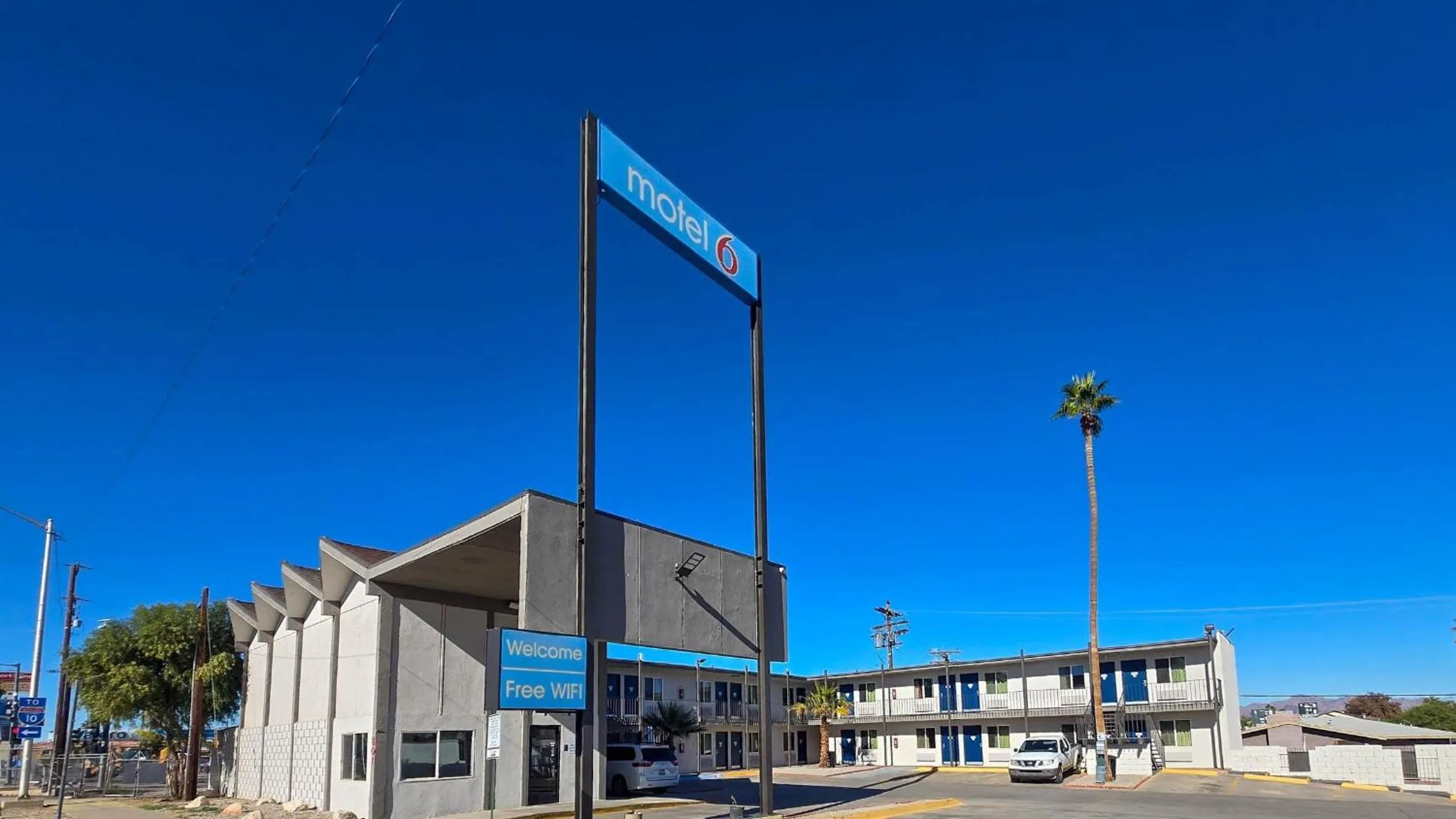 Property building in Motel 6-Blythe, CA - South