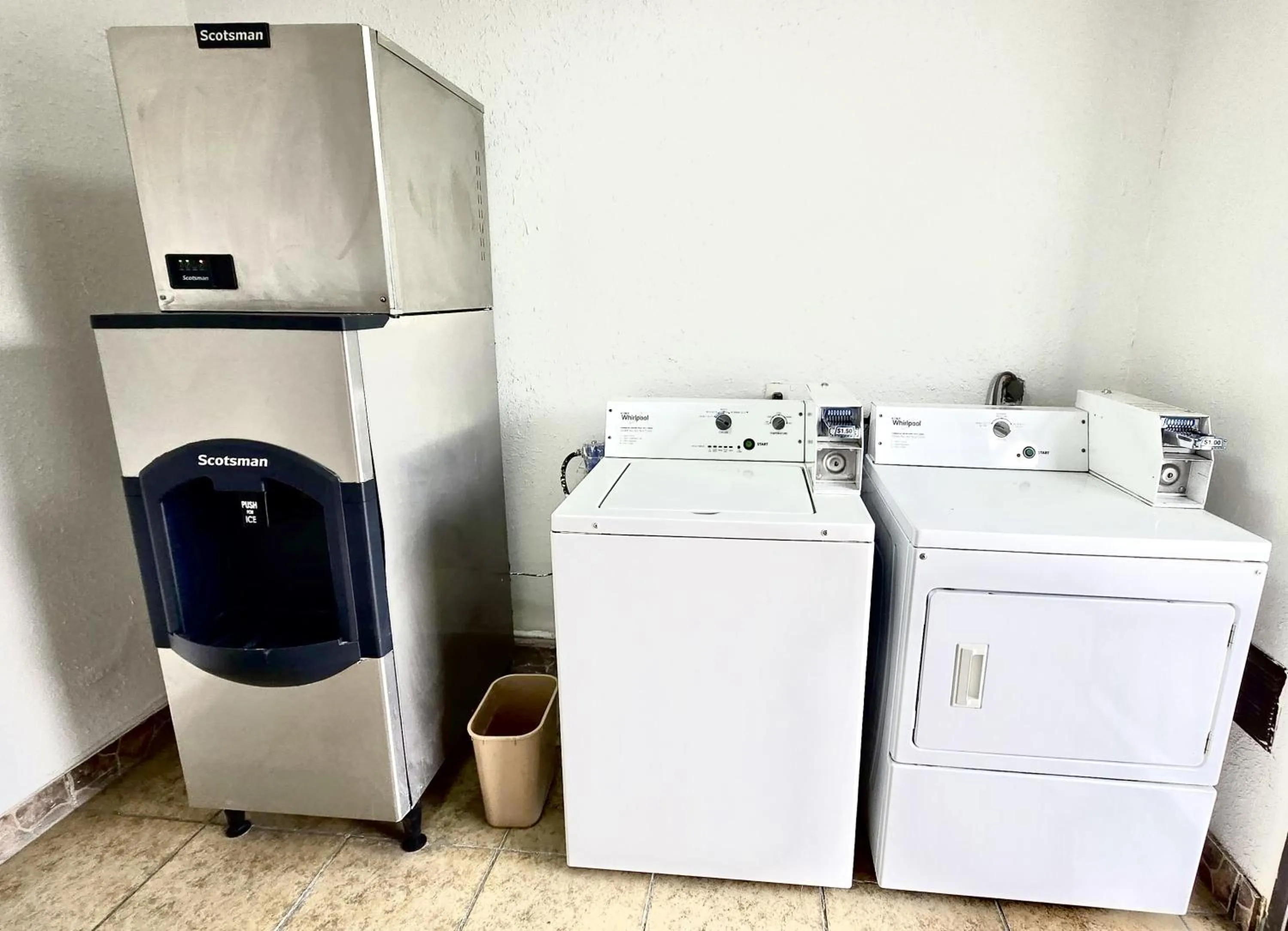 vending machine in Motel 6-Blythe, CA - South