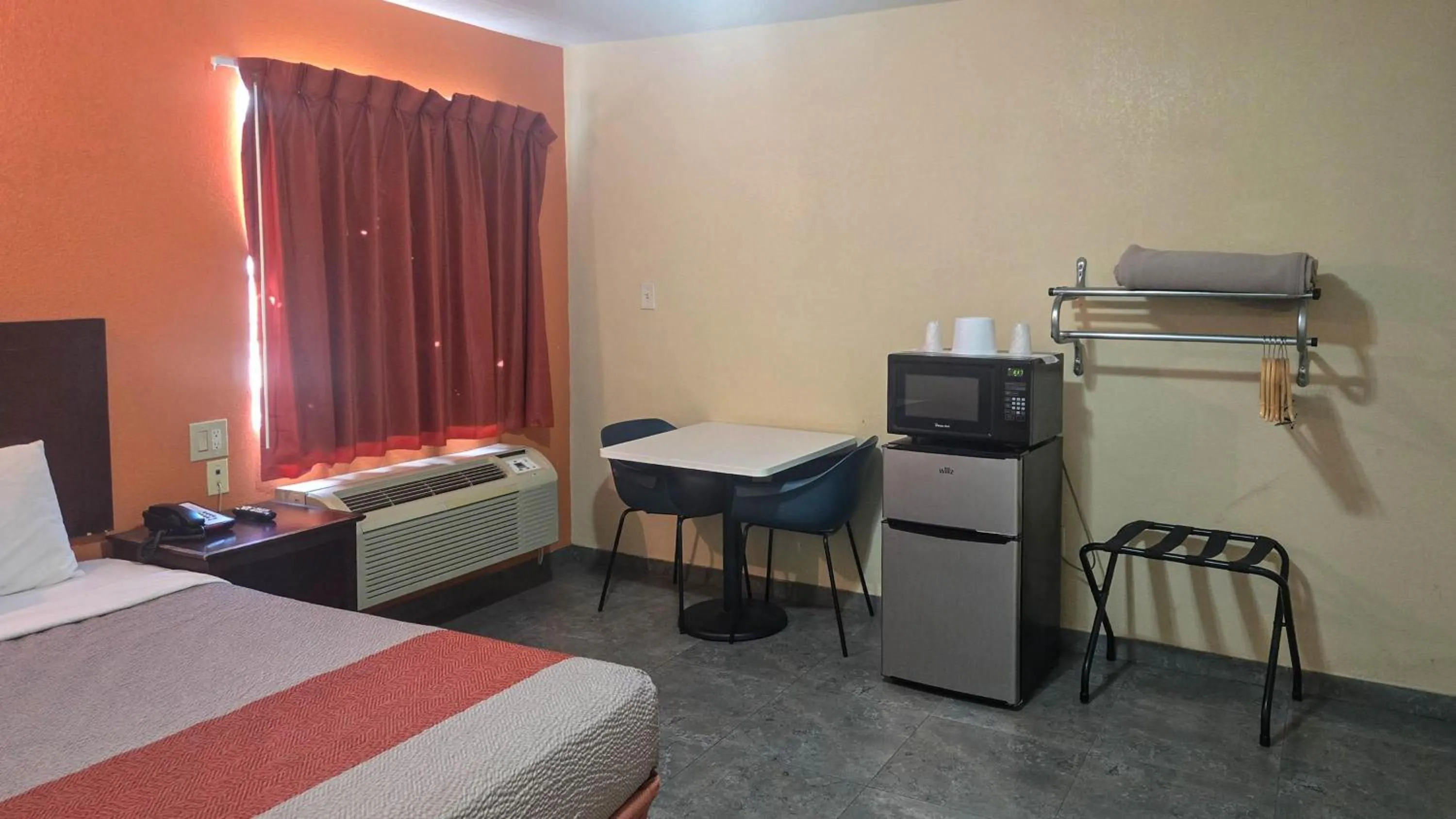 Bedroom, Bed in Motel 6-Blythe, CA - South