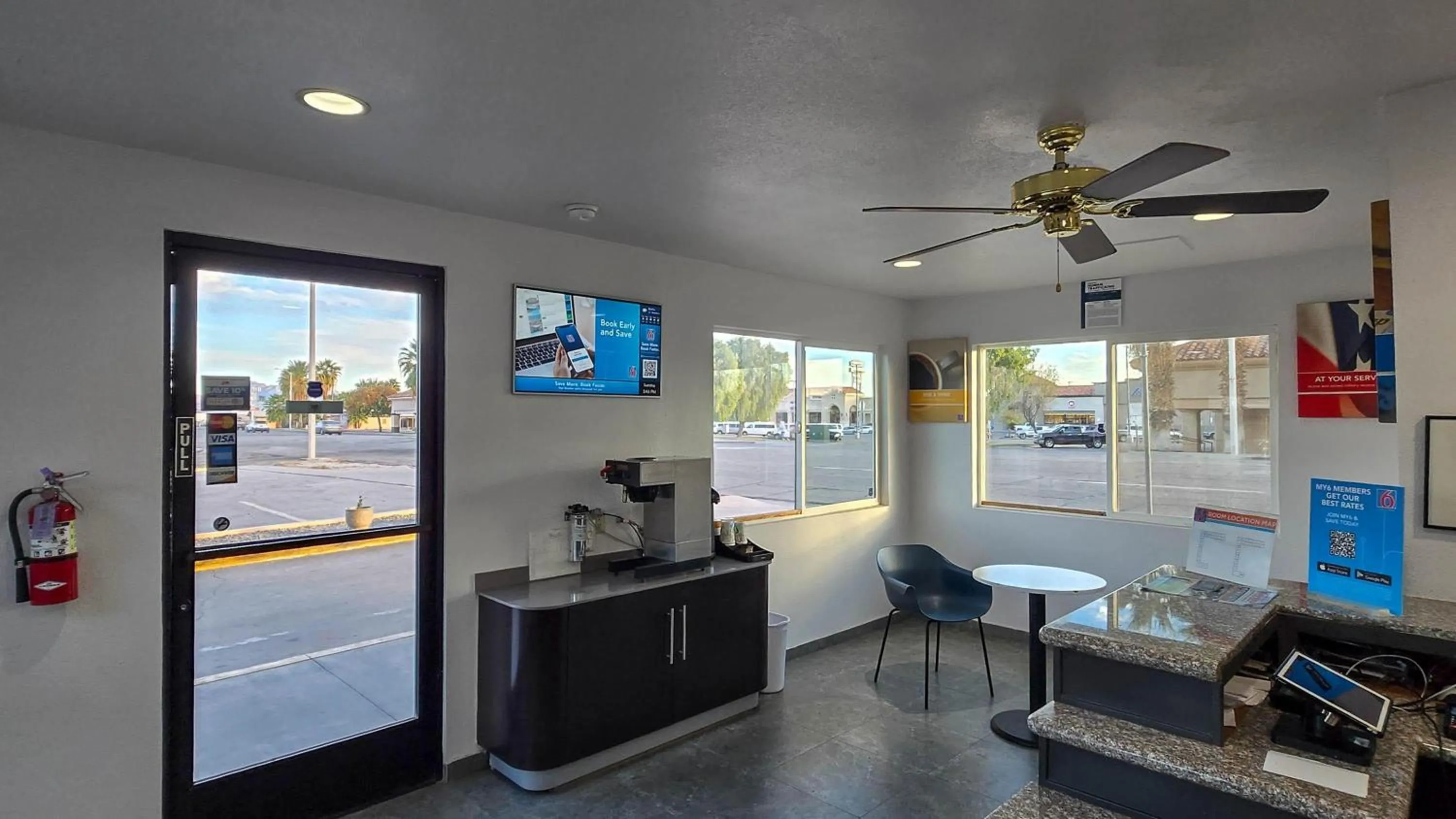 Lobby or reception in Motel 6-Blythe, CA - South