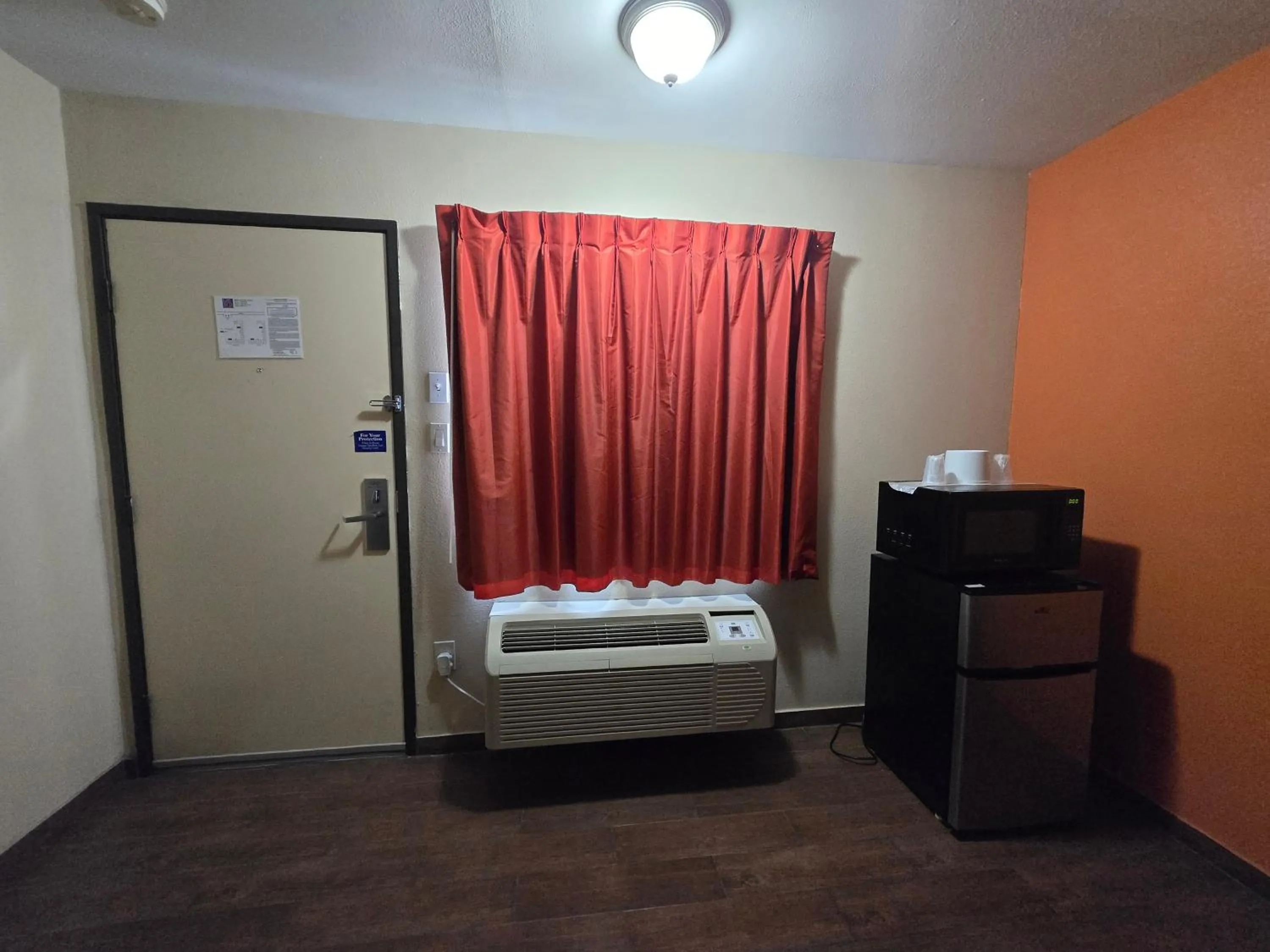 Bed in Motel 6-Blythe, CA - South