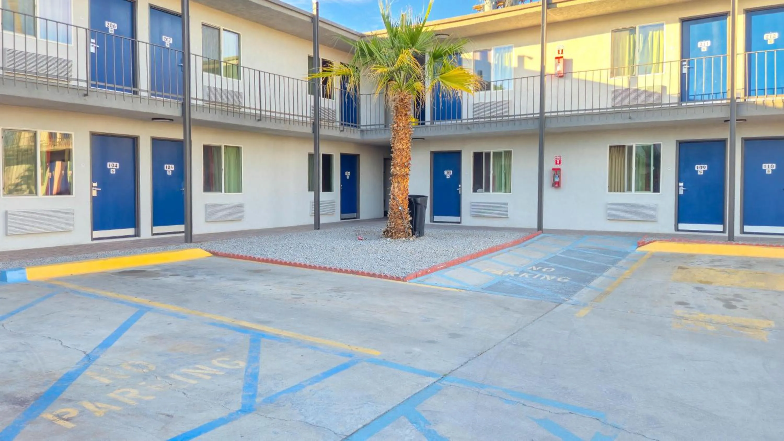 Property building in Motel 6-Blythe, CA - South