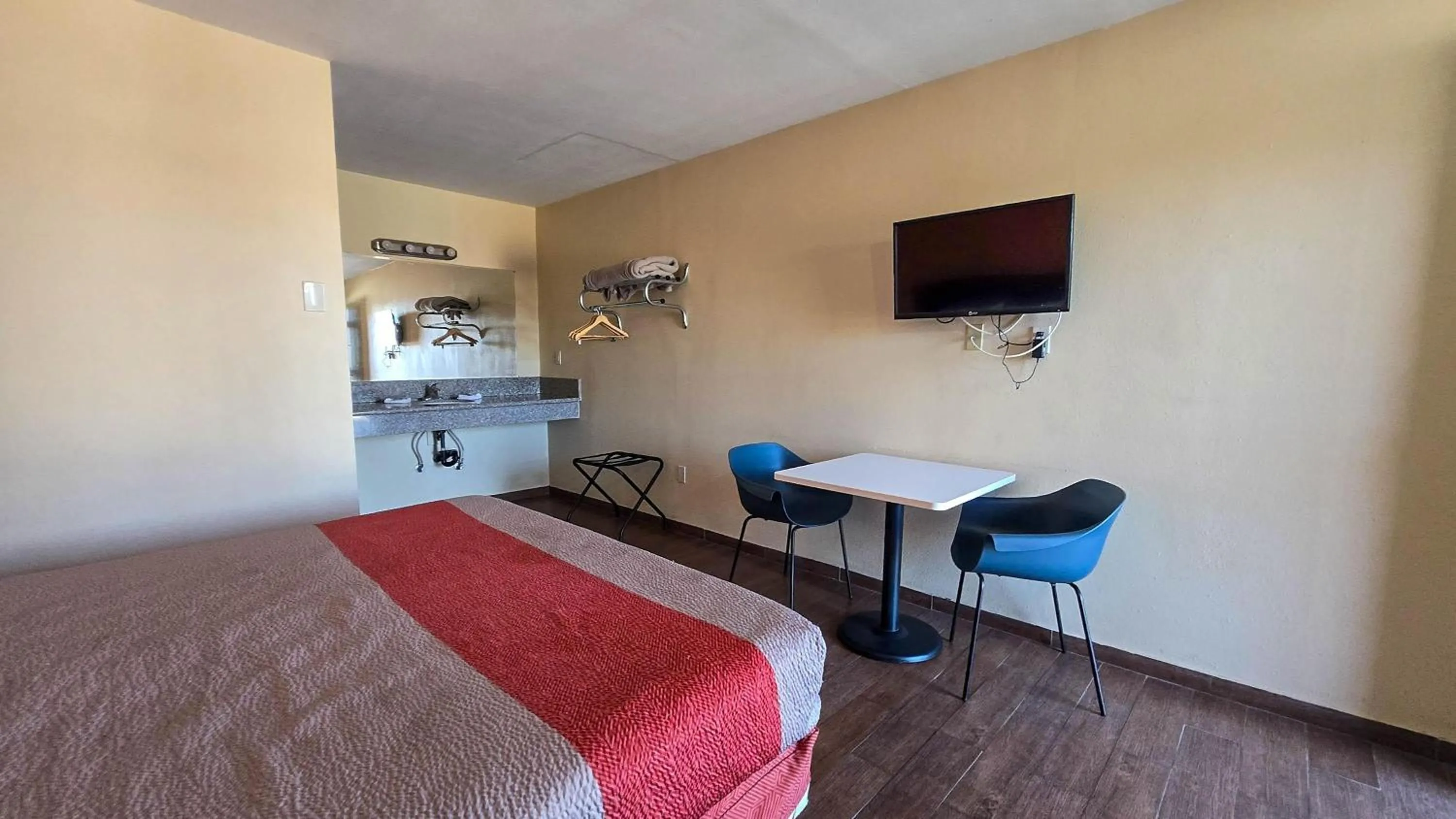 Bedroom, Bed in Motel 6-Blythe, CA - South