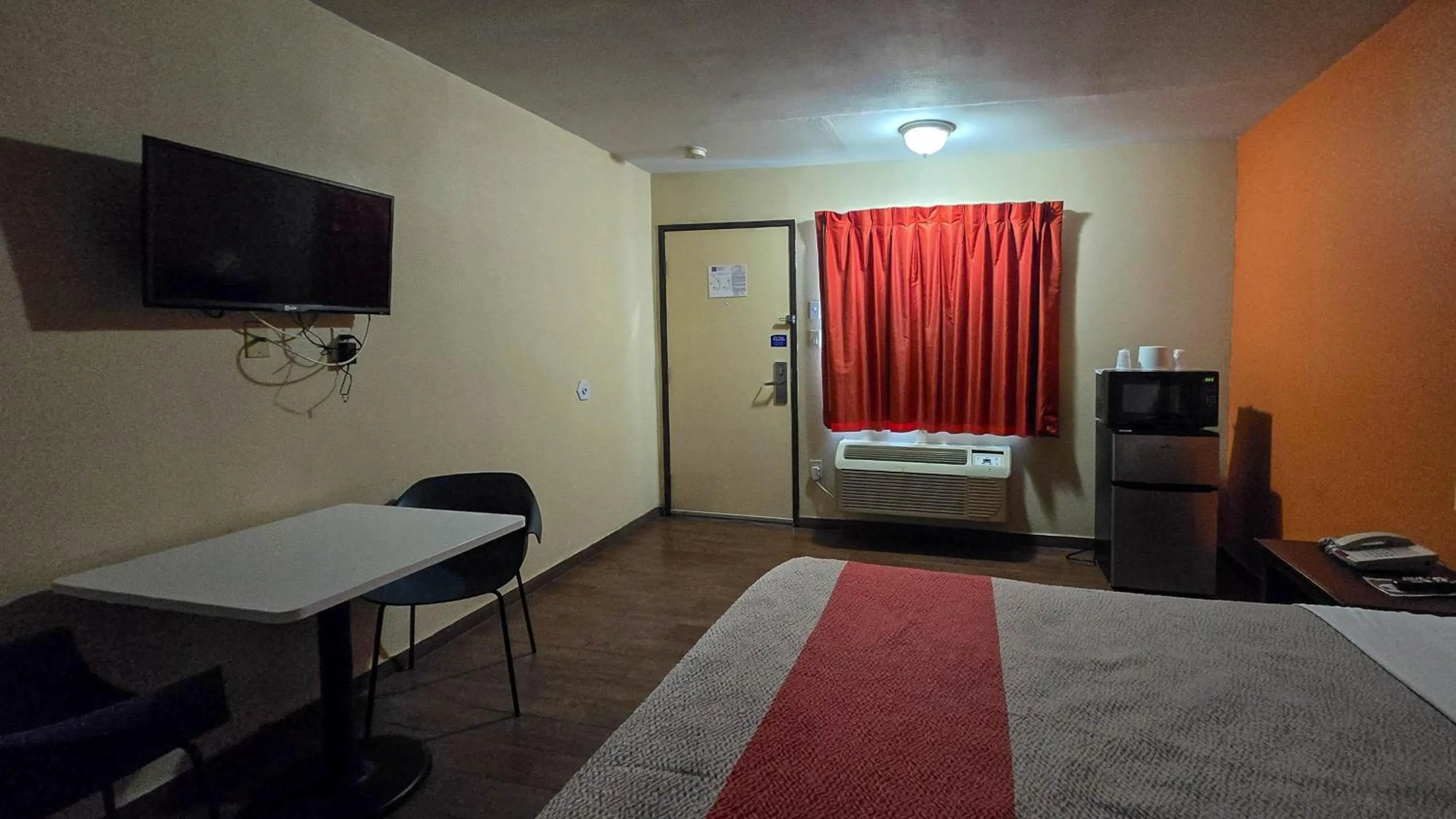 Bedroom, Bed in Motel 6-Blythe, CA - South