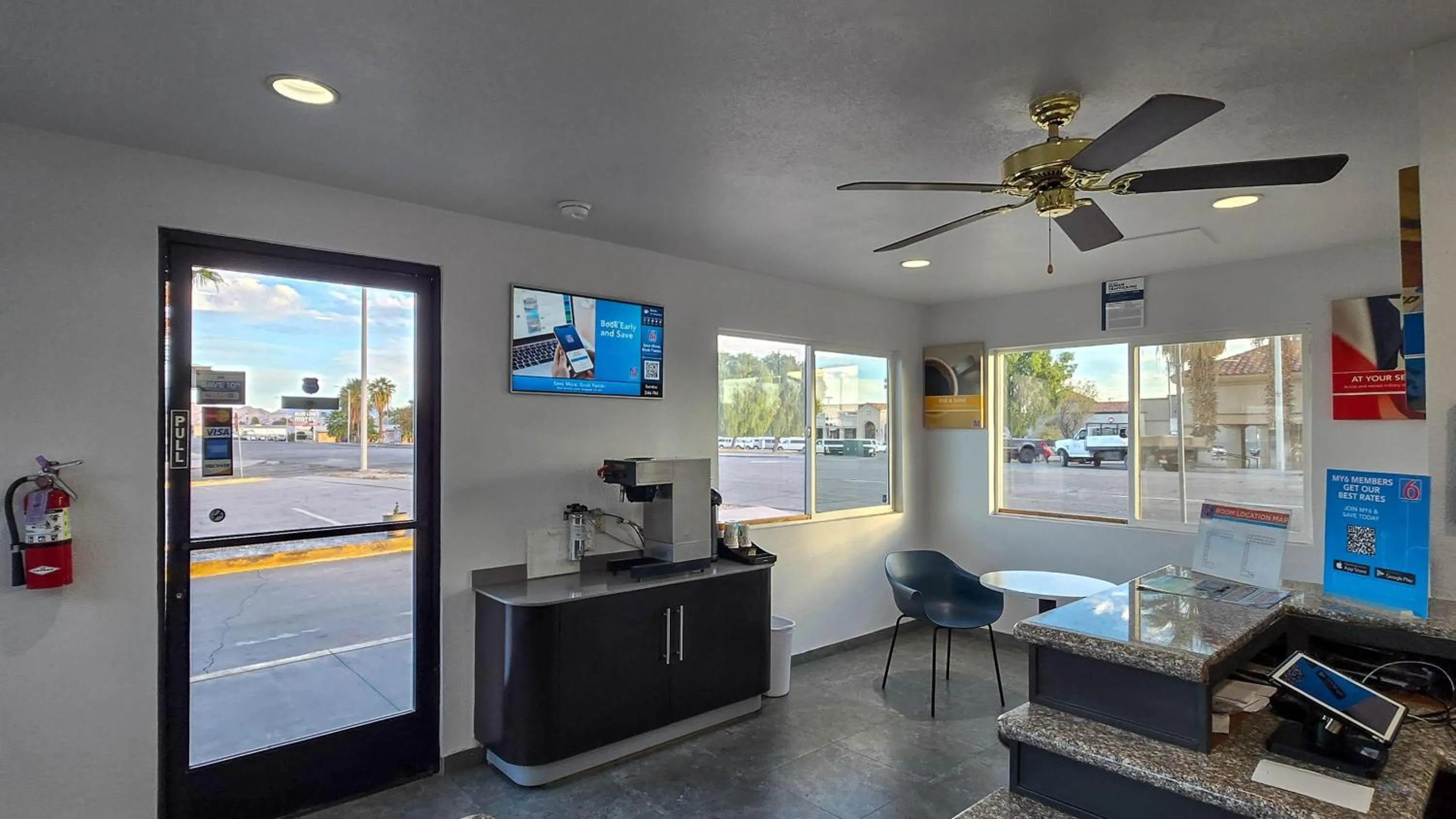 Lobby or reception in Motel 6-Blythe, CA - South