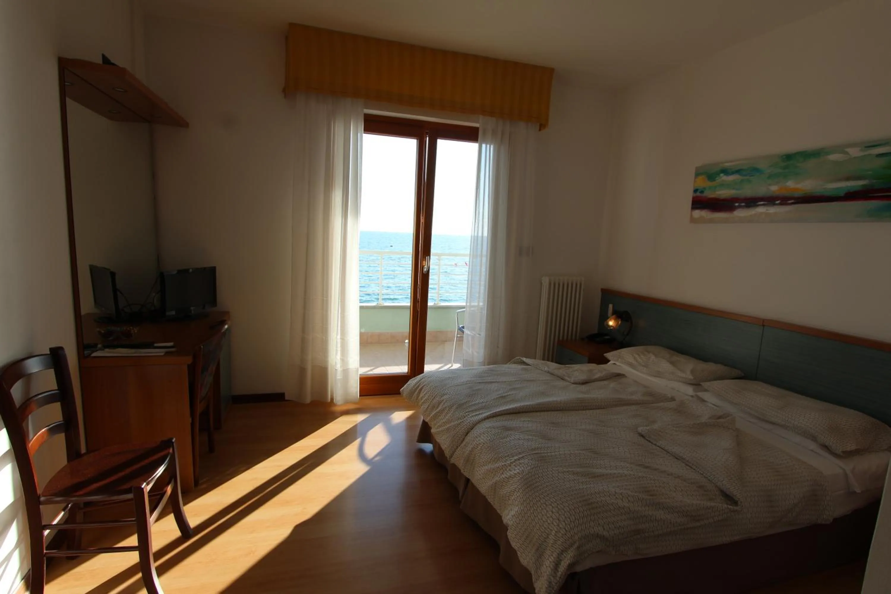 Shower, Bed in Hotel Marea