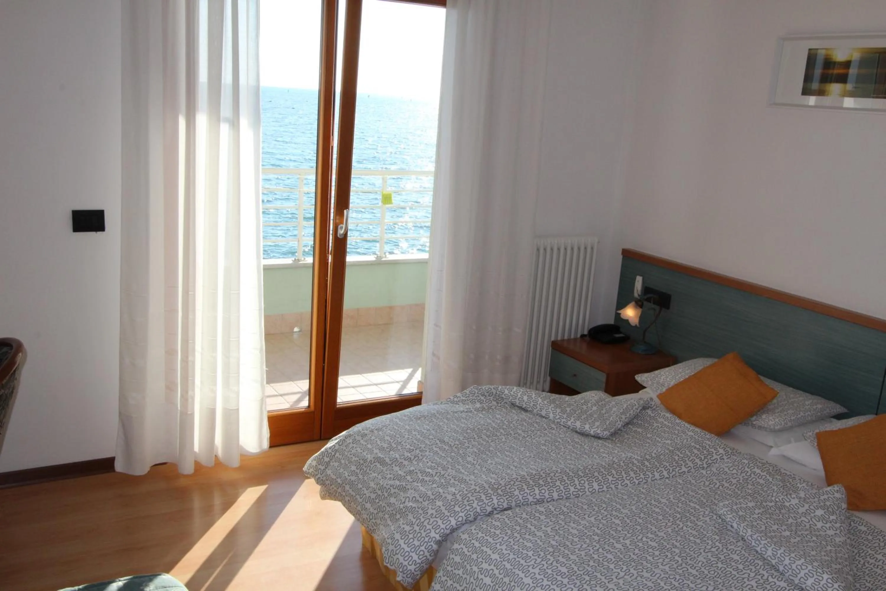 Shower, Bed in Hotel Marea