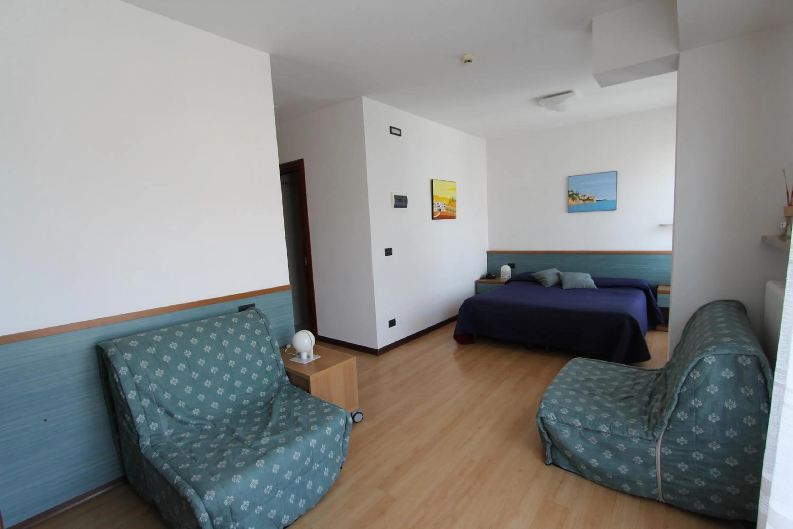 Toilet, Bed in Hotel Marea