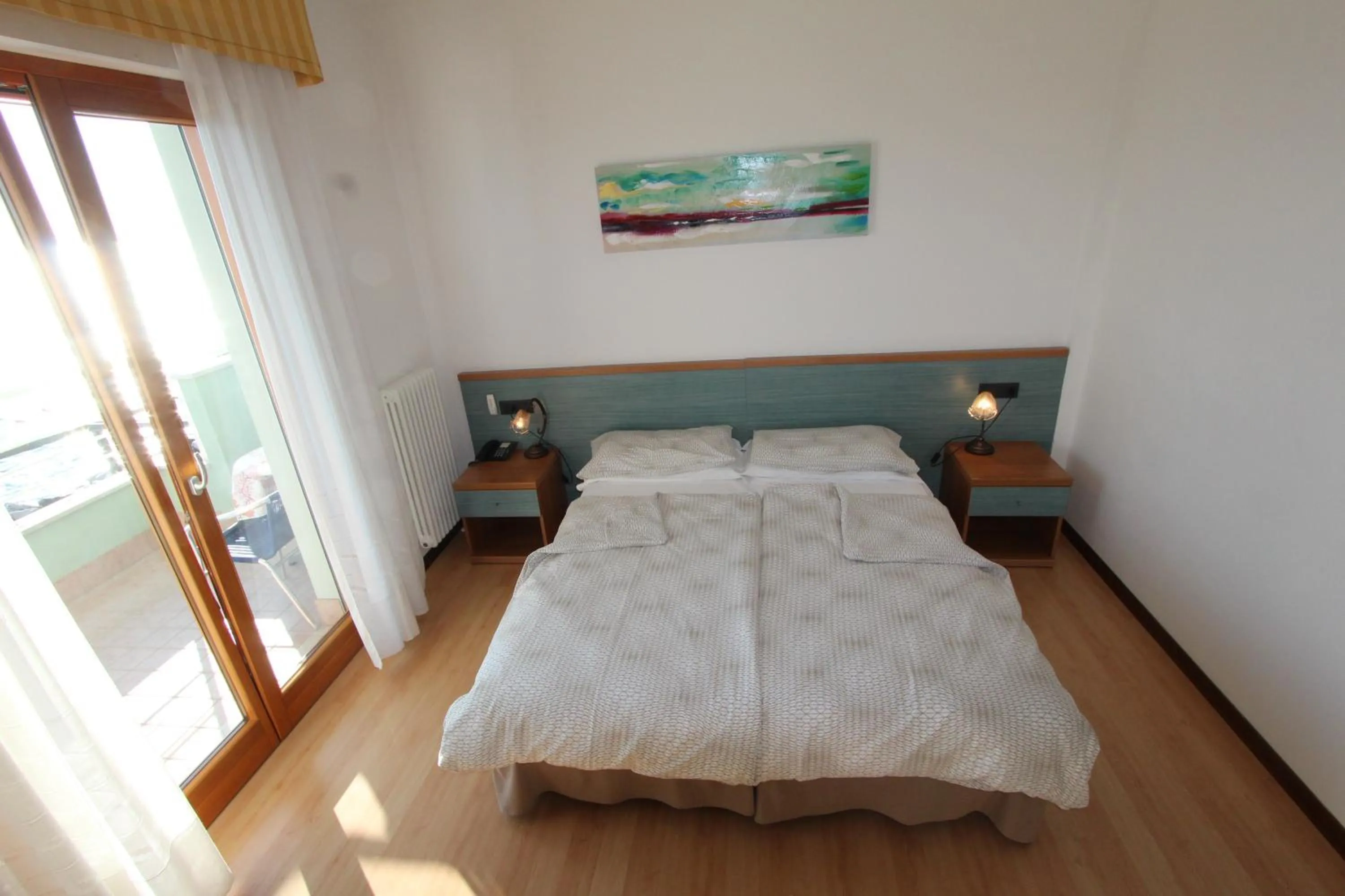 Shower, Bed in Hotel Marea