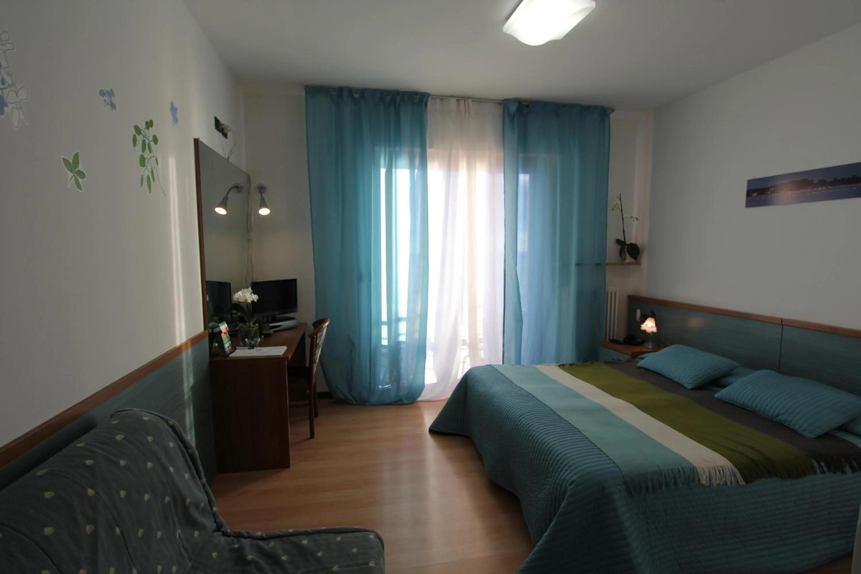 Shower, Bed in Hotel Marea