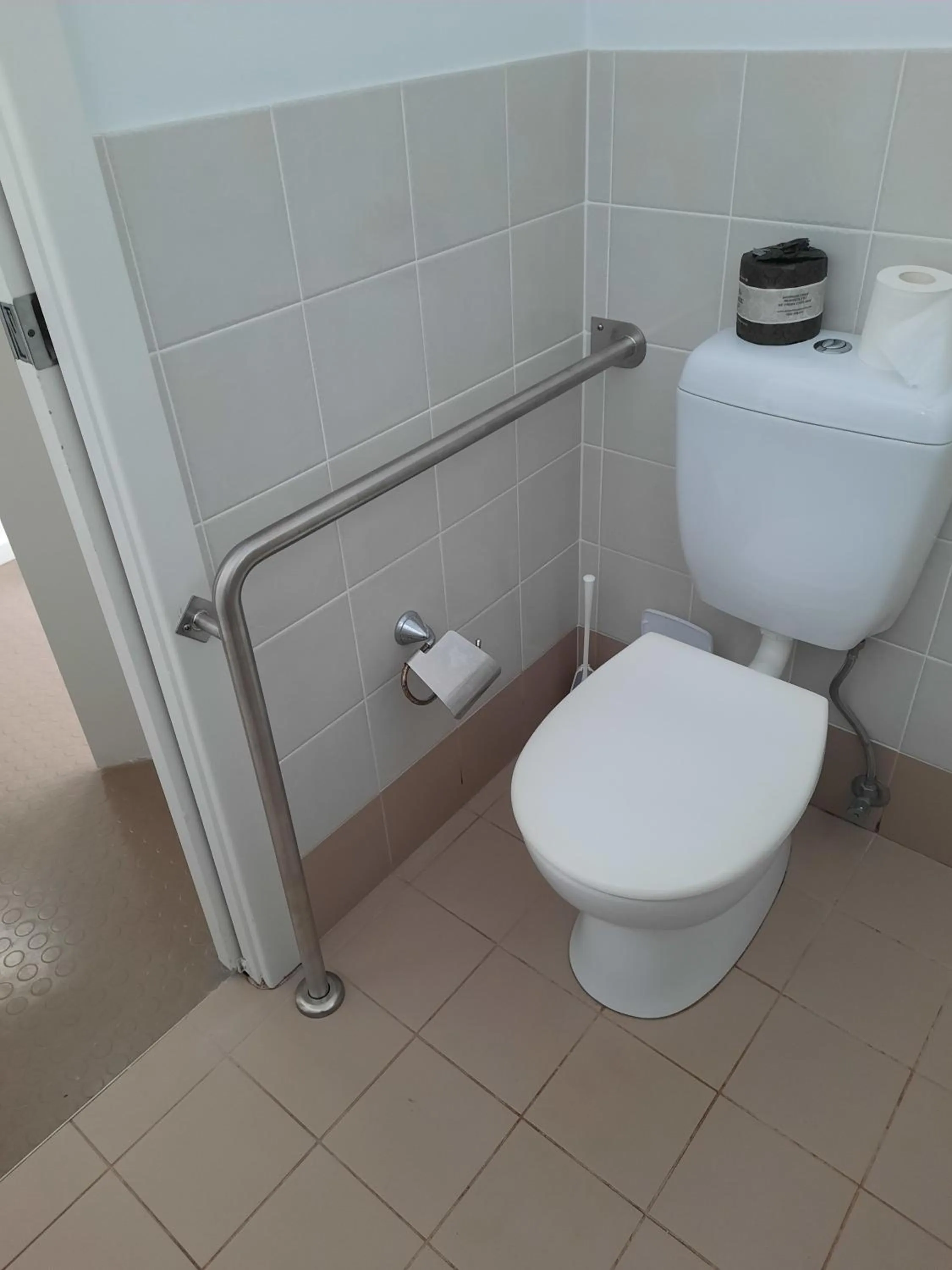 Toilet in Mounties @ Sussex