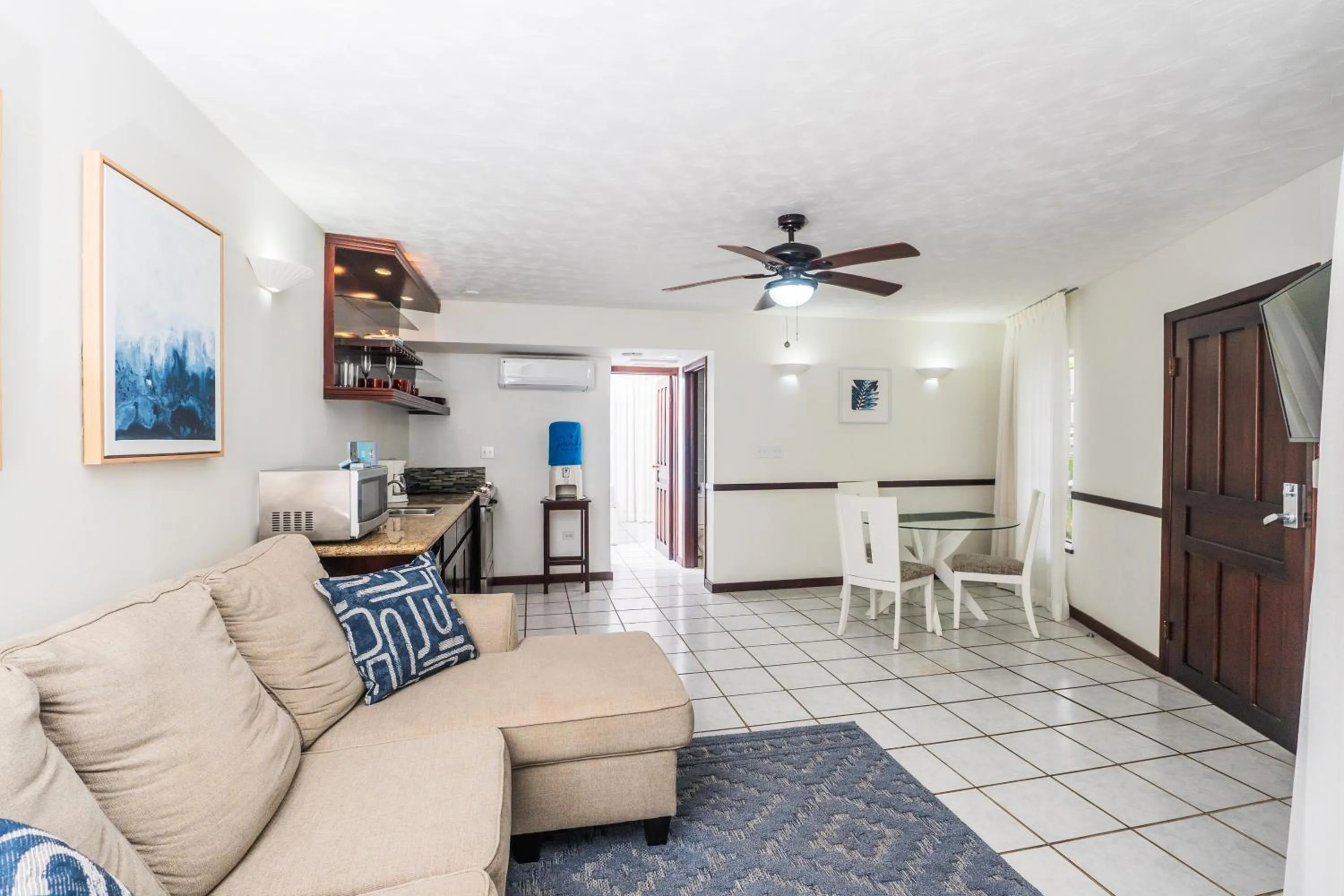 Living room in Paradise Beach Hotel & Resort