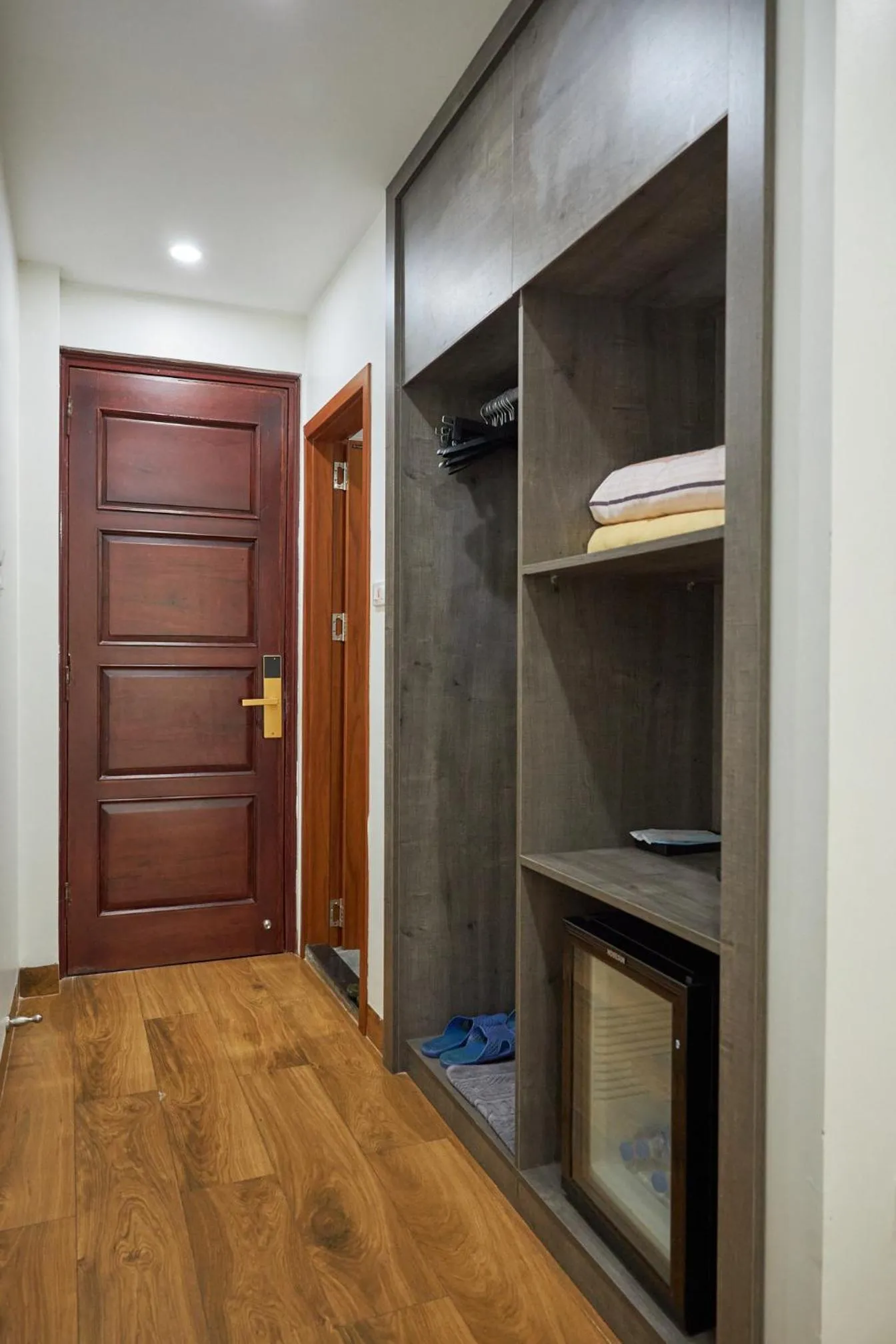 wardrobe in Van Nam Hotel