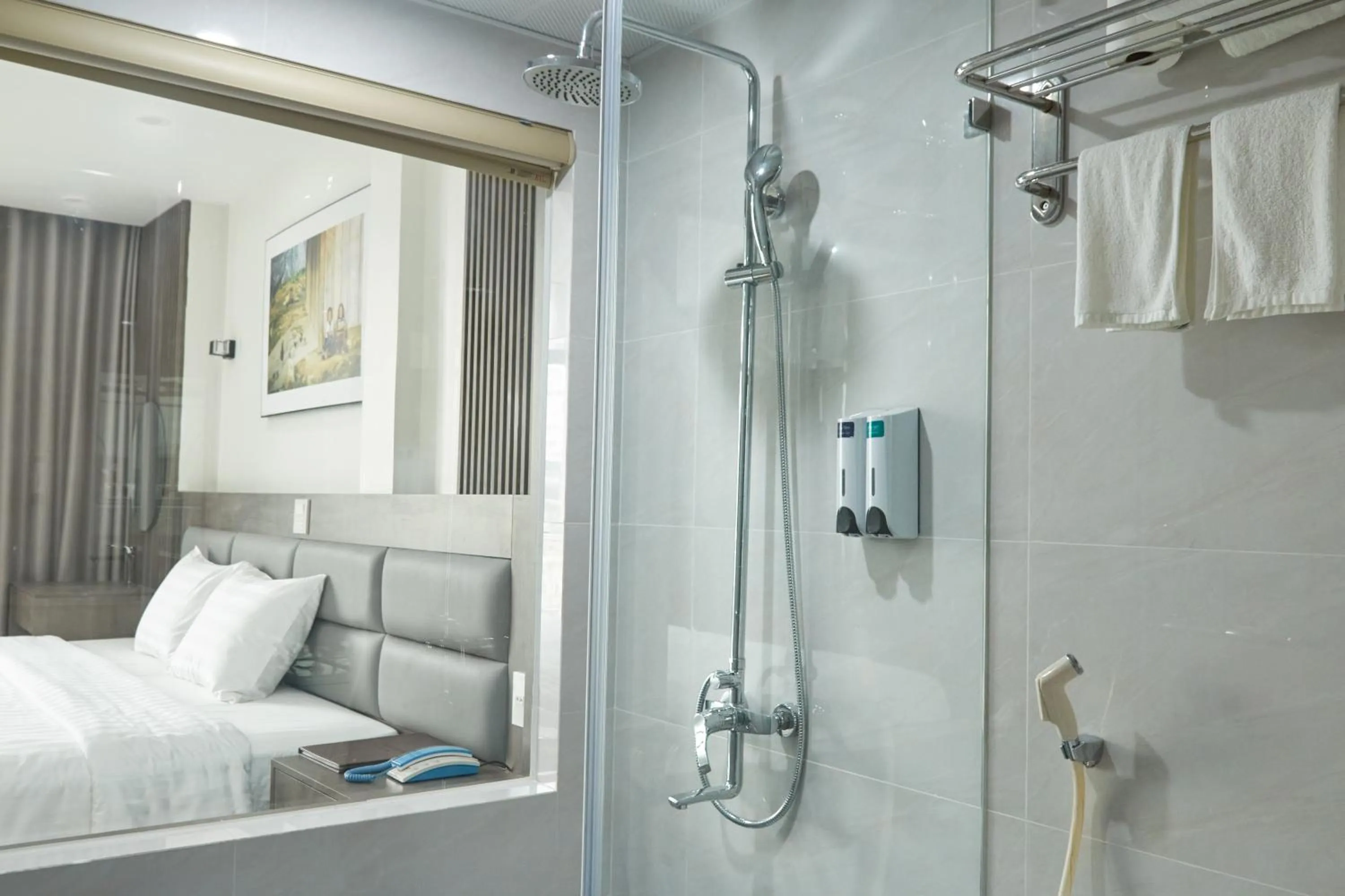 Bathroom, Bed in Van Nam Hotel