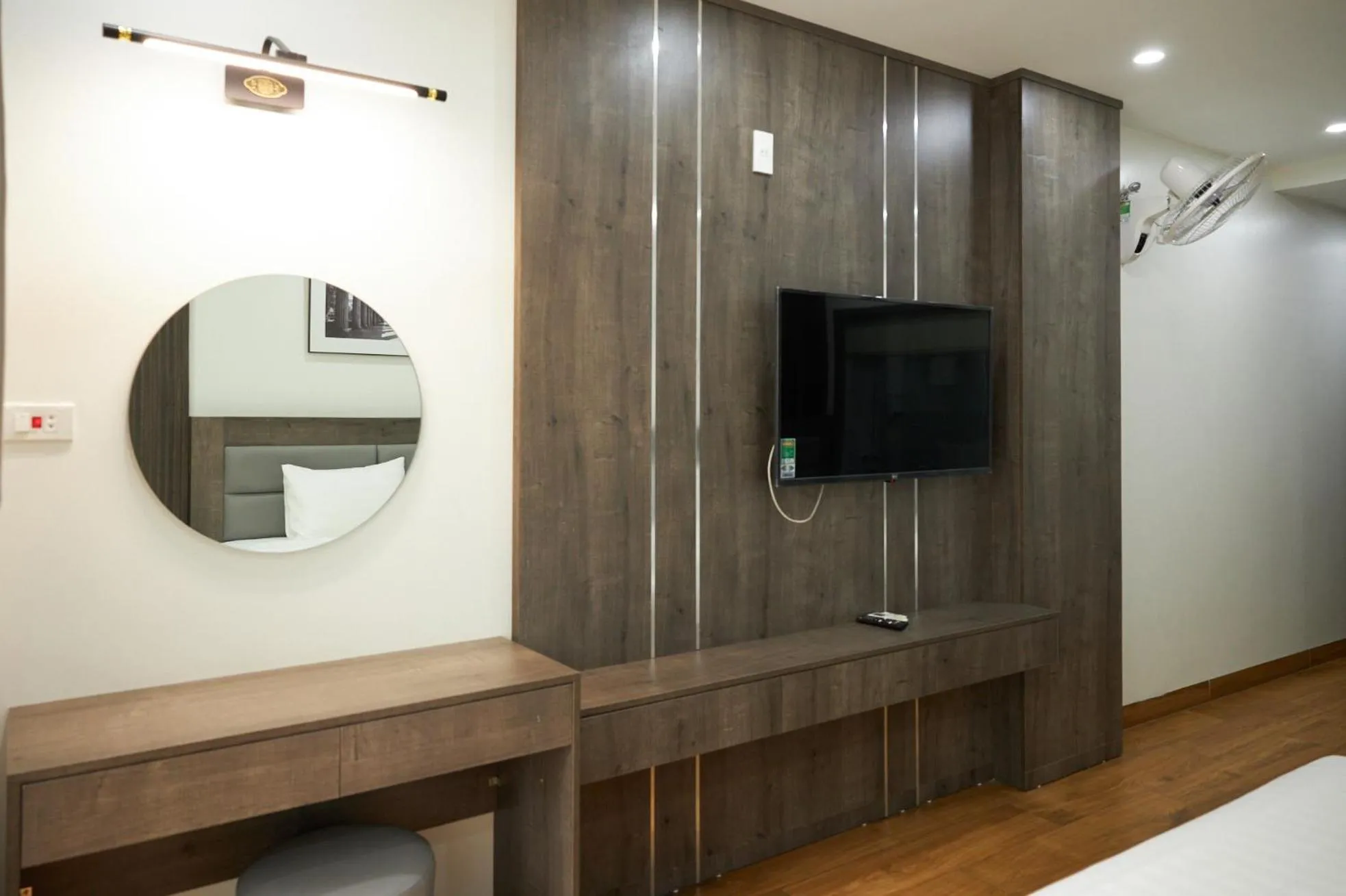 TV and multimedia in Van Nam Hotel