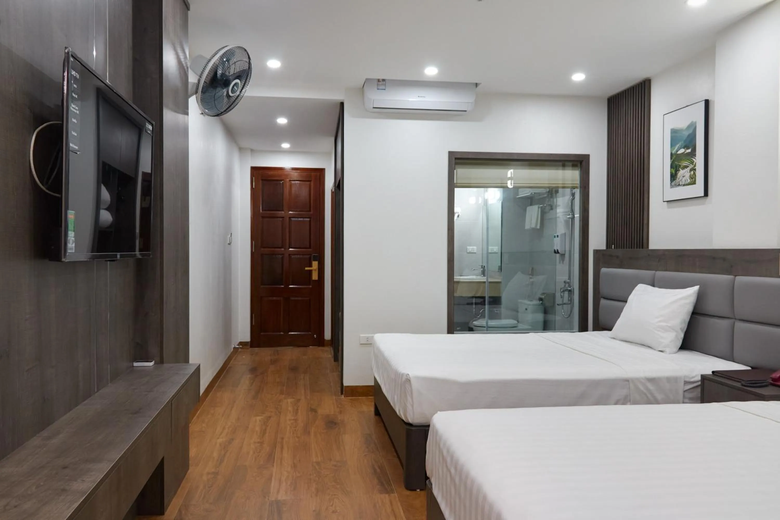 Photo of the whole room, Bed in Van Nam Hotel