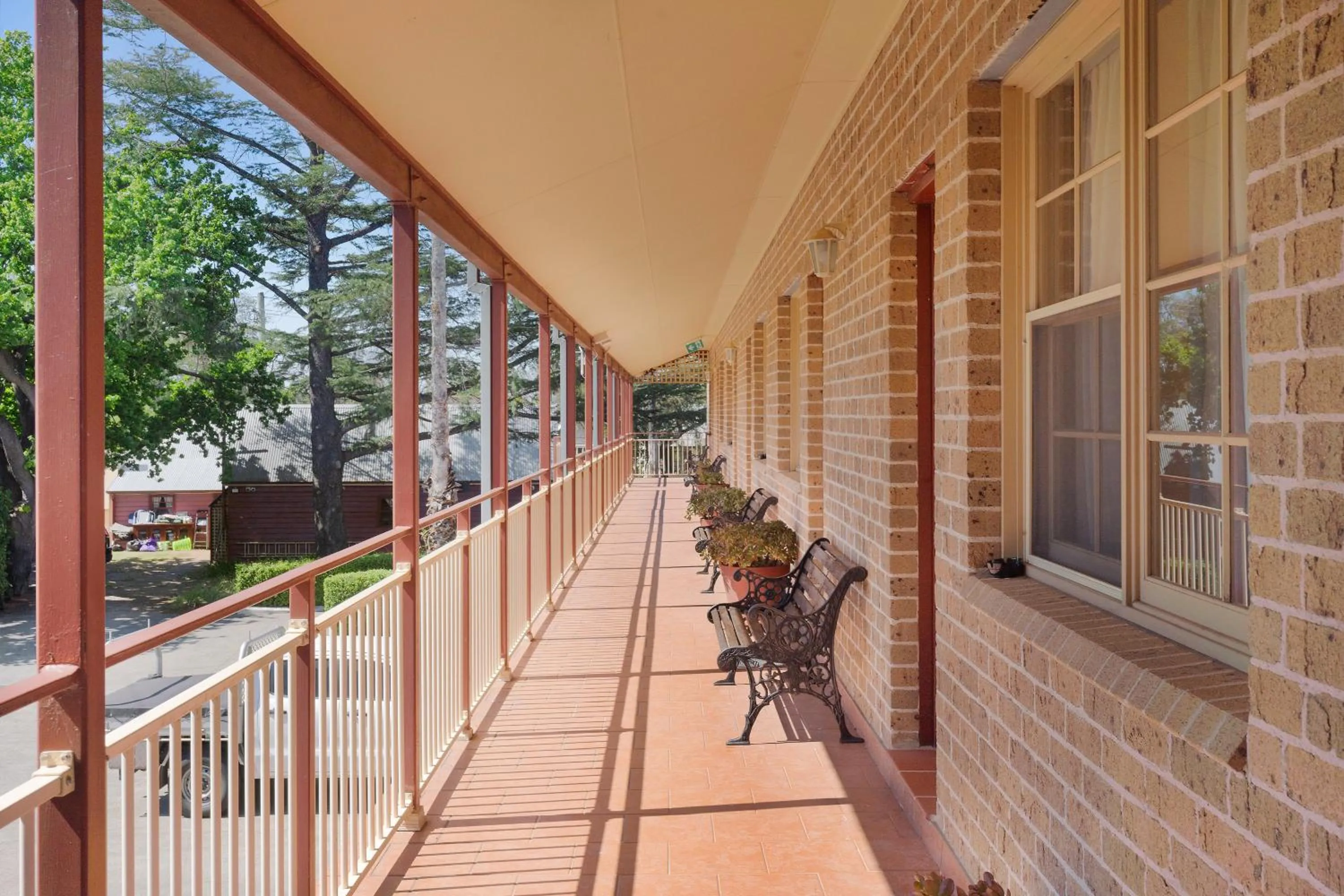 Balcony/Terrace in SureStay Hotel by Best Western, New Inn Richmond