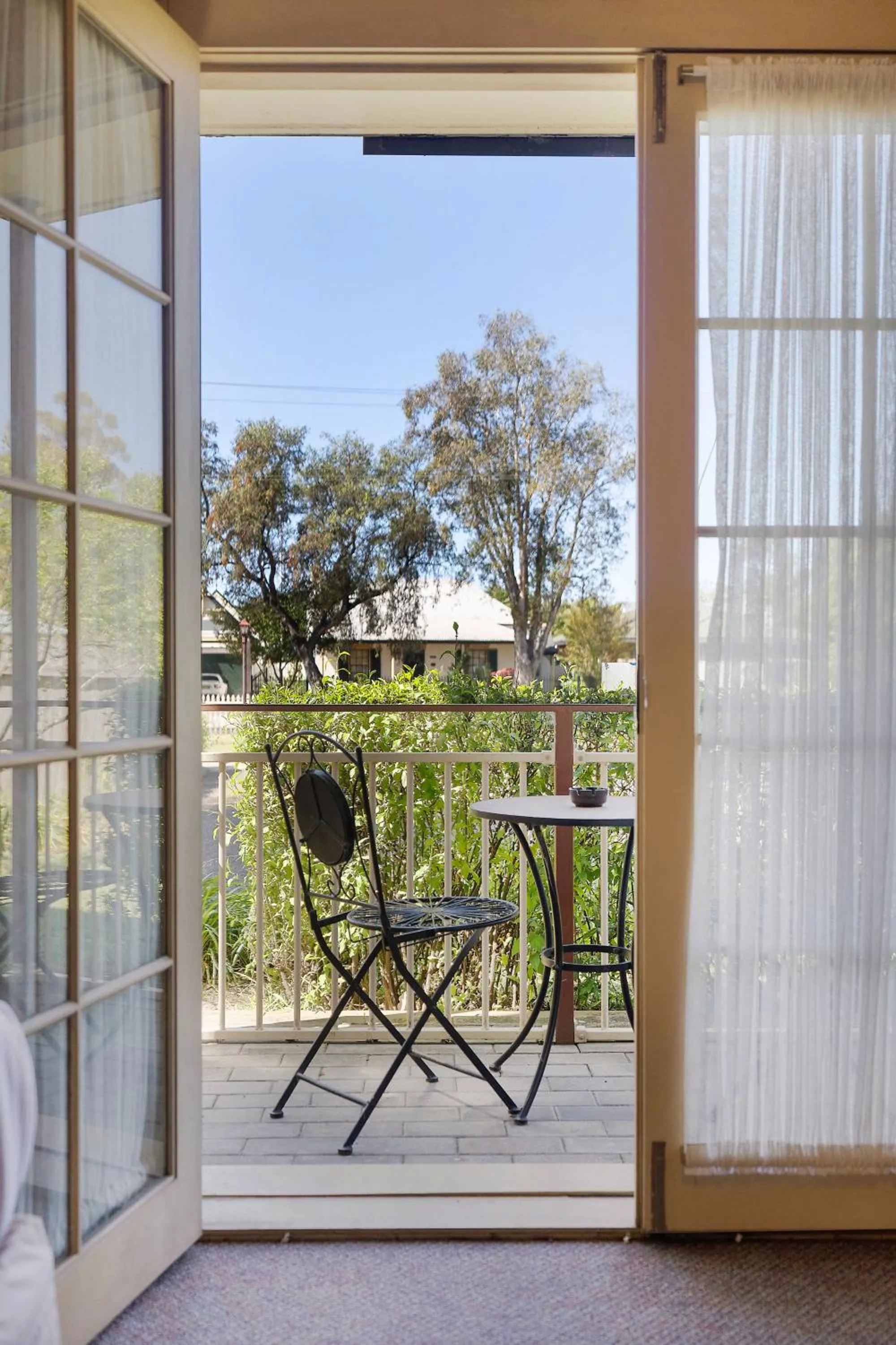 Balcony/Terrace in SureStay Hotel by Best Western, New Inn Richmond