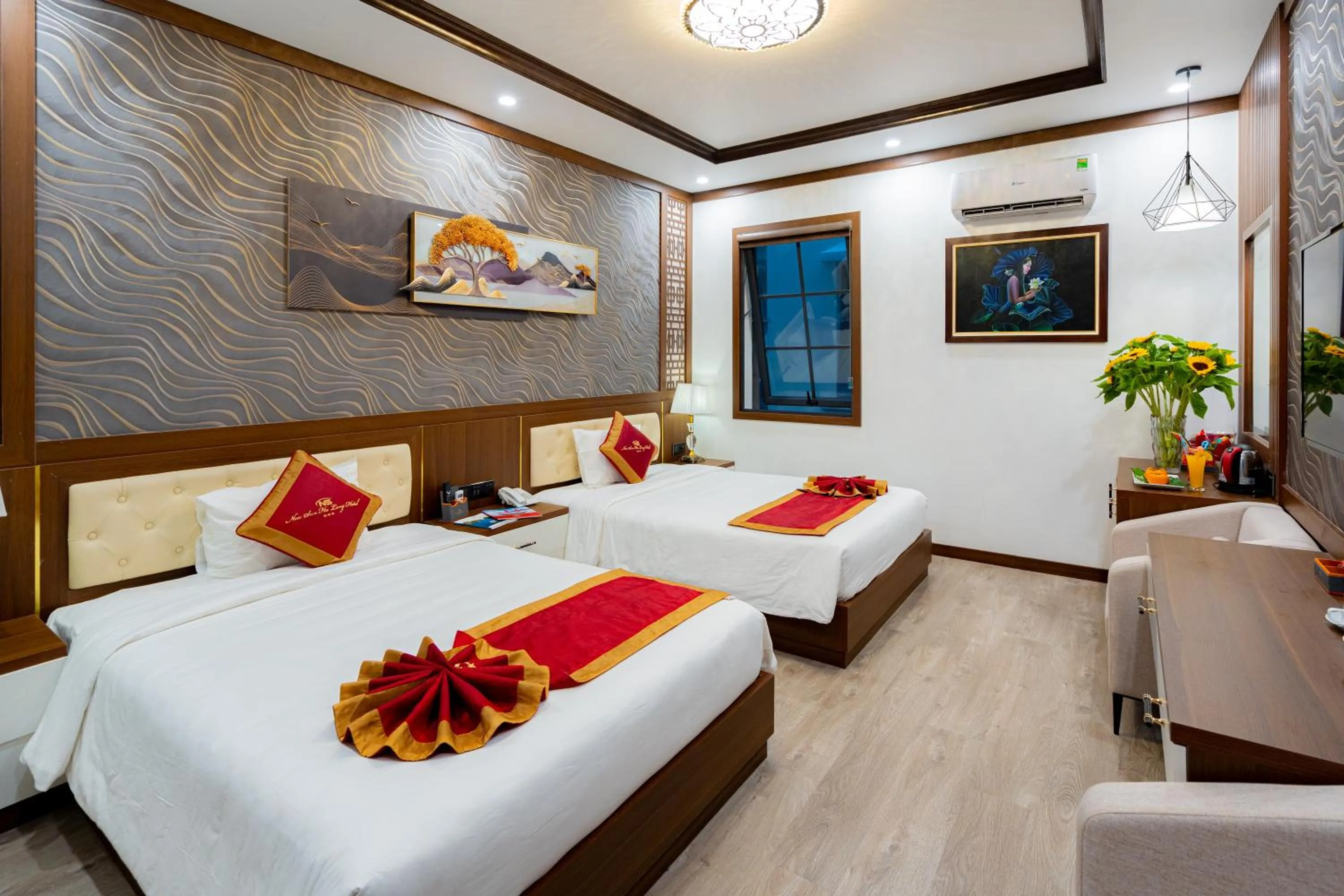 Balcony/Terrace, Bed in Sunland Halong Hotel and Restaurant