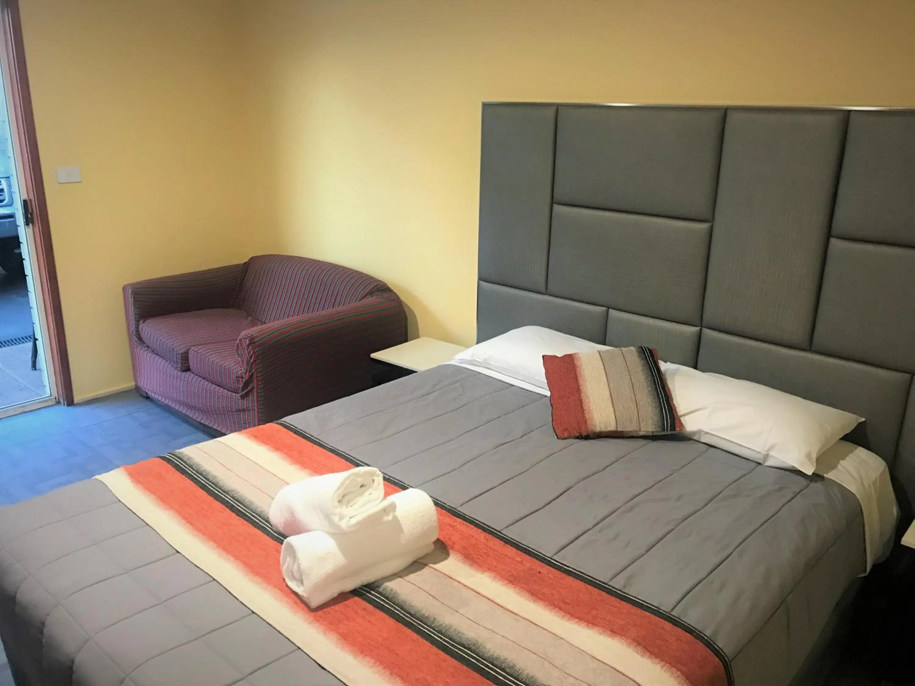 Bed in Toukley Motor Inn