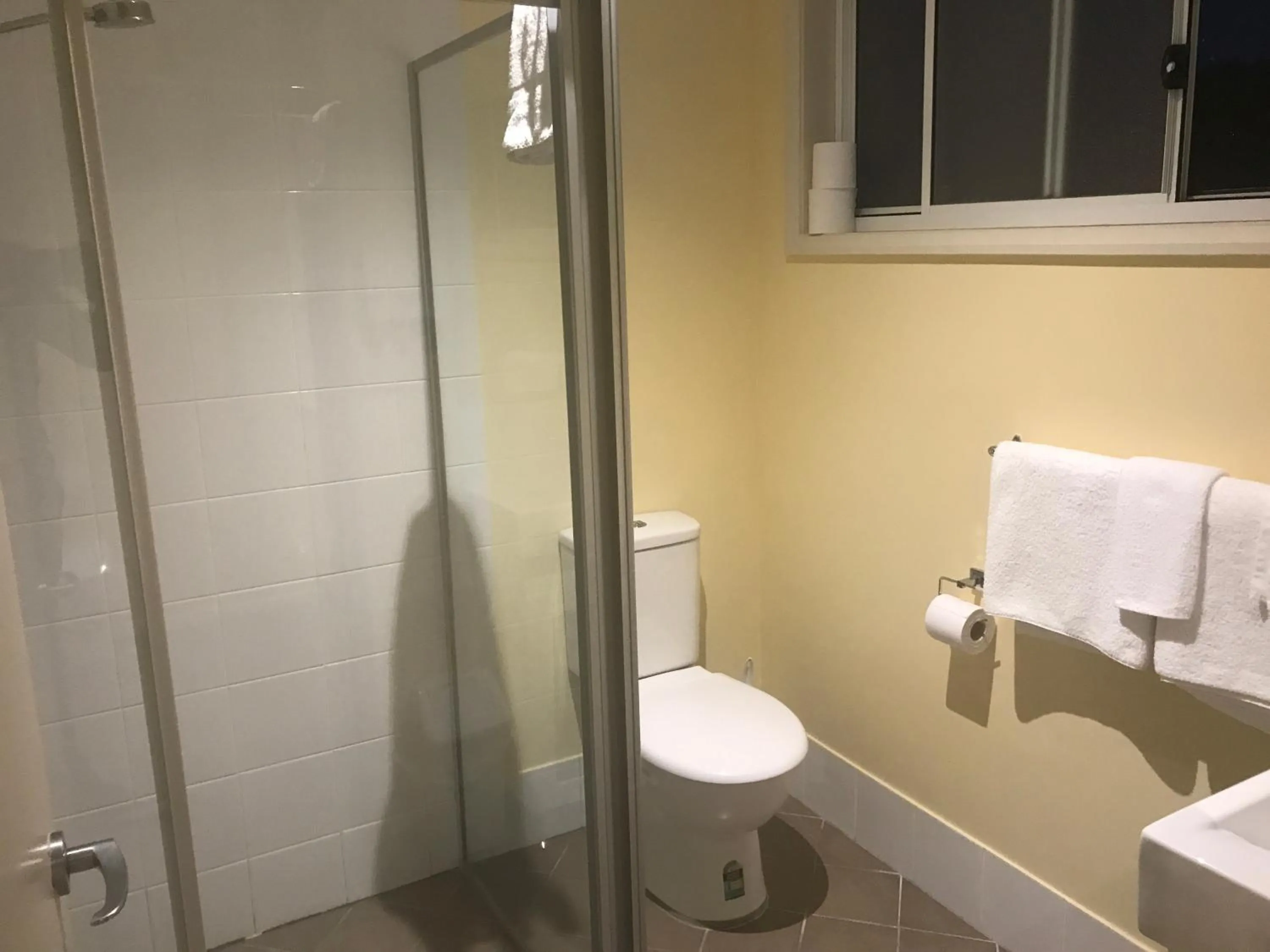 Bathroom in Toukley Motor Inn